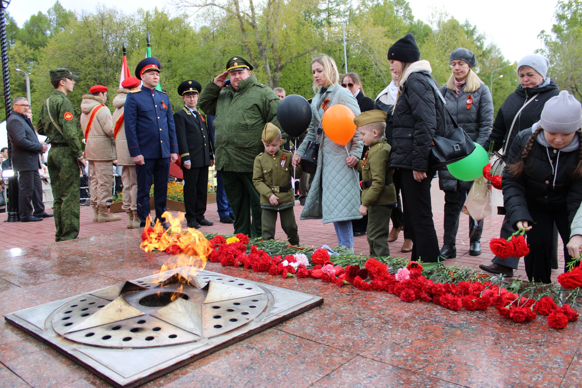 Полный фоторепортаж с празднования Дня Победы в Заинске