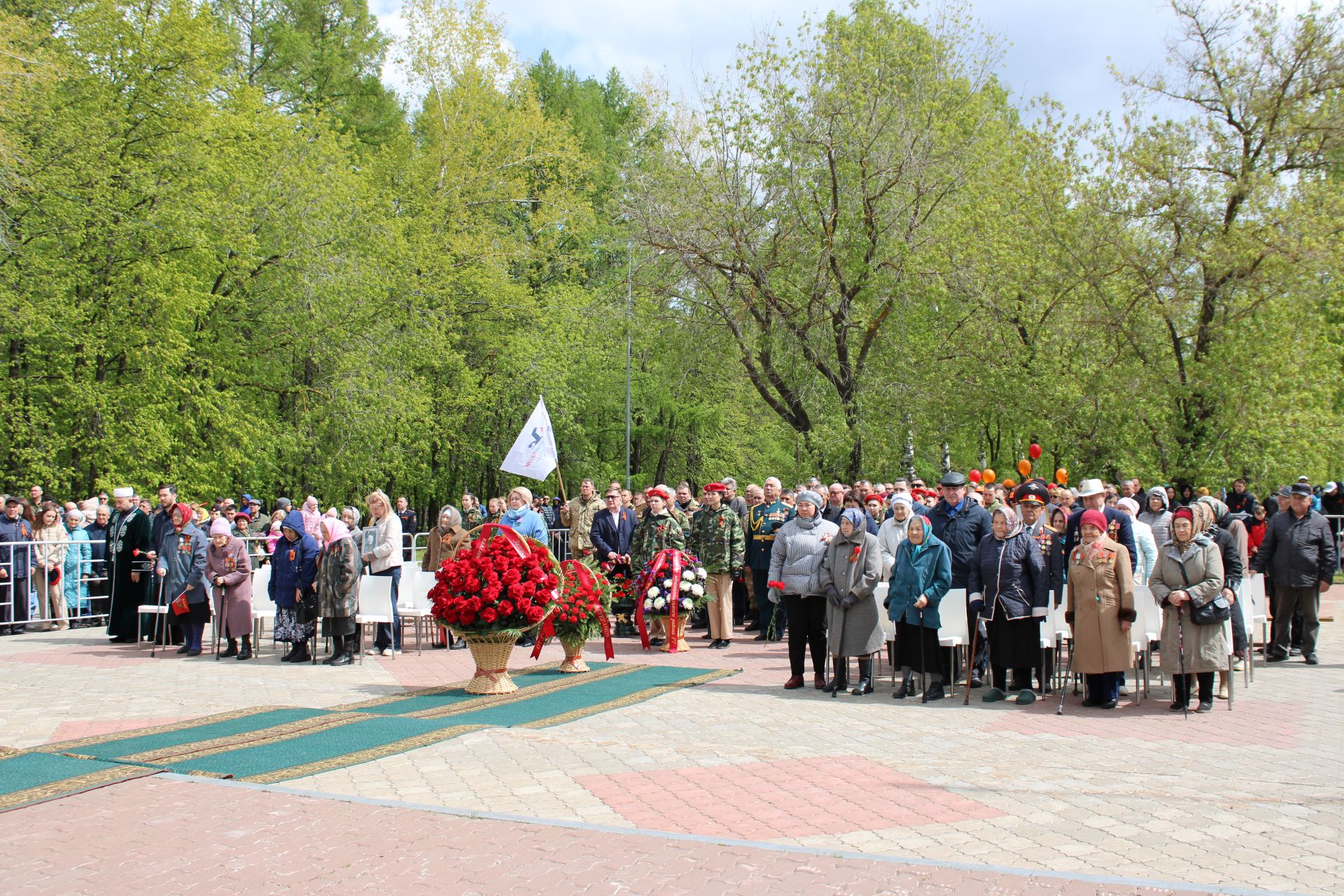 Полный фоторепортаж с празднования Дня Победы в Заинске