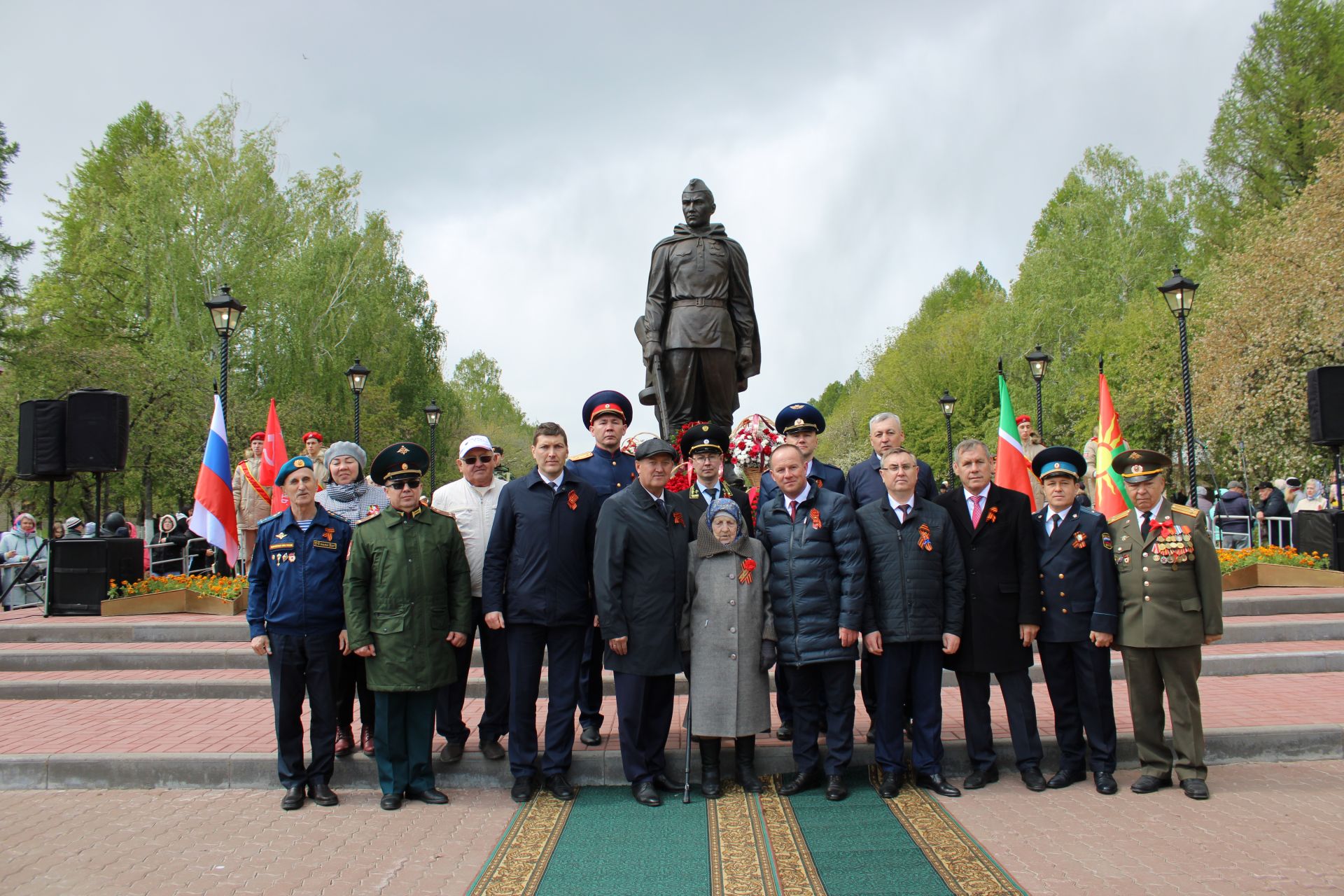 Полный фоторепортаж с празднования Дня Победы в Заинске