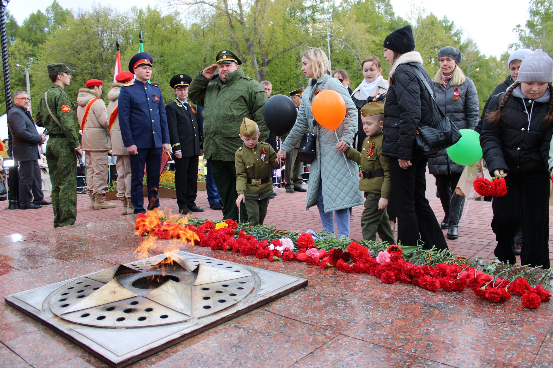 Полный фоторепортаж с празднования Дня Победы в Заинске