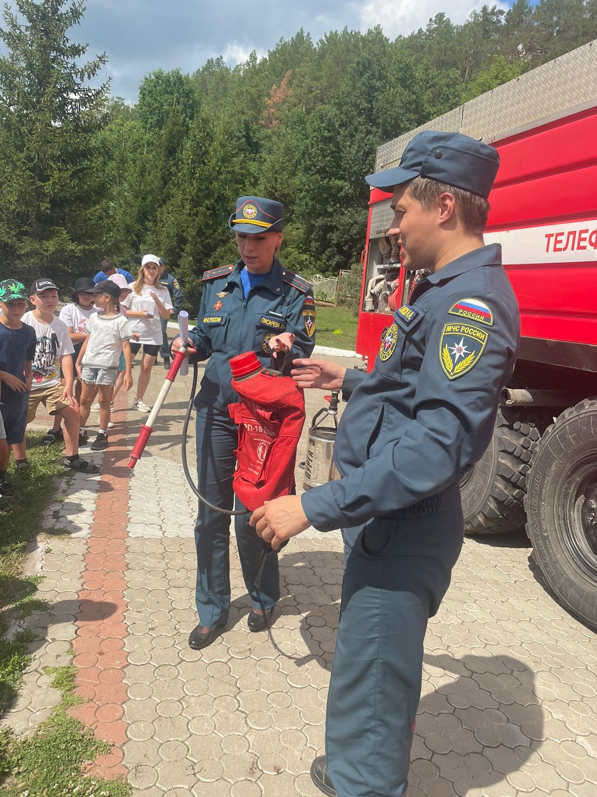 Воспитанникам детского лагеря напомнили о правилах пожарной безопасности