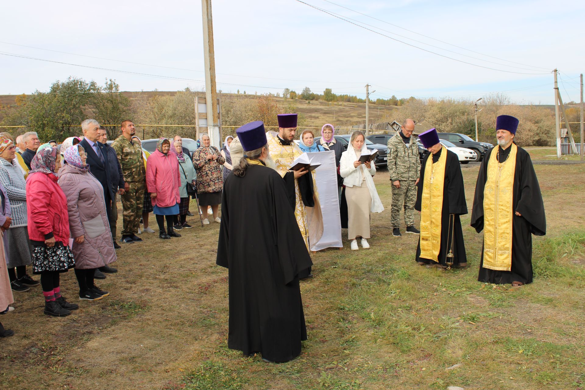 На храм Архангела Михаила в деревне Большой Батрас установили новый купол и восемь колоколов