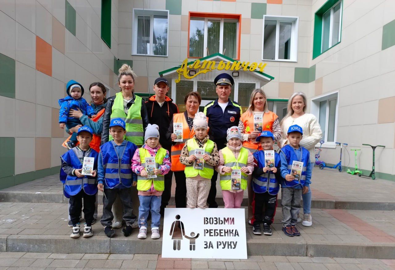 «Возьми ребенка за руку!» — такой надписью дети предупредили пешеходов в Заинске