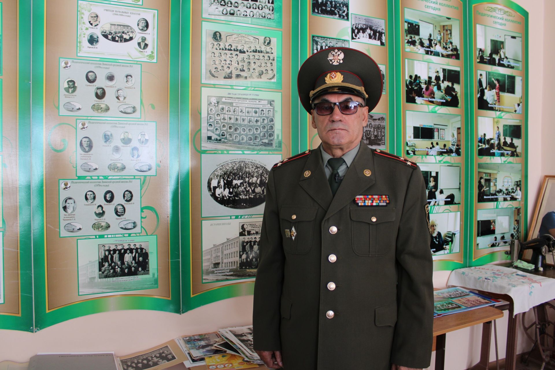 Родом из первой школы: выпускник 1972 года Константин Чернов проделал большую работу, чтобы сохранить память о школе и об учителях