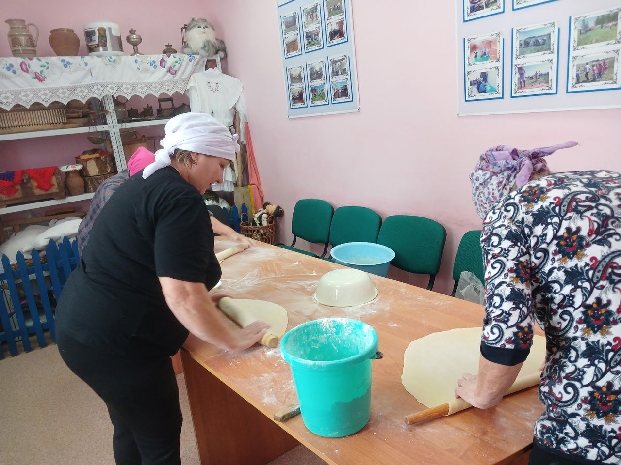 Сармашбашлылар хәрбиләргә җибәрү өчен 80 йомыркага токмач басты