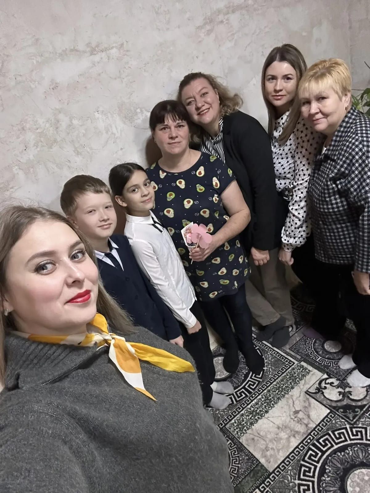 «Мама – жизни моей начало»: Волонтеры и школьники поздравили матерей участников СВО