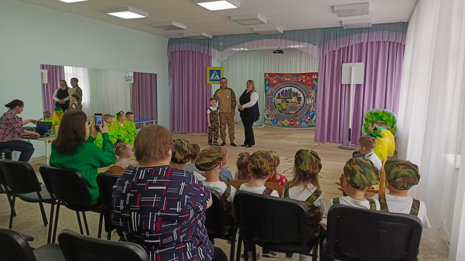 Участник СВО из Заинска «Тень» навестил сына в детском саду