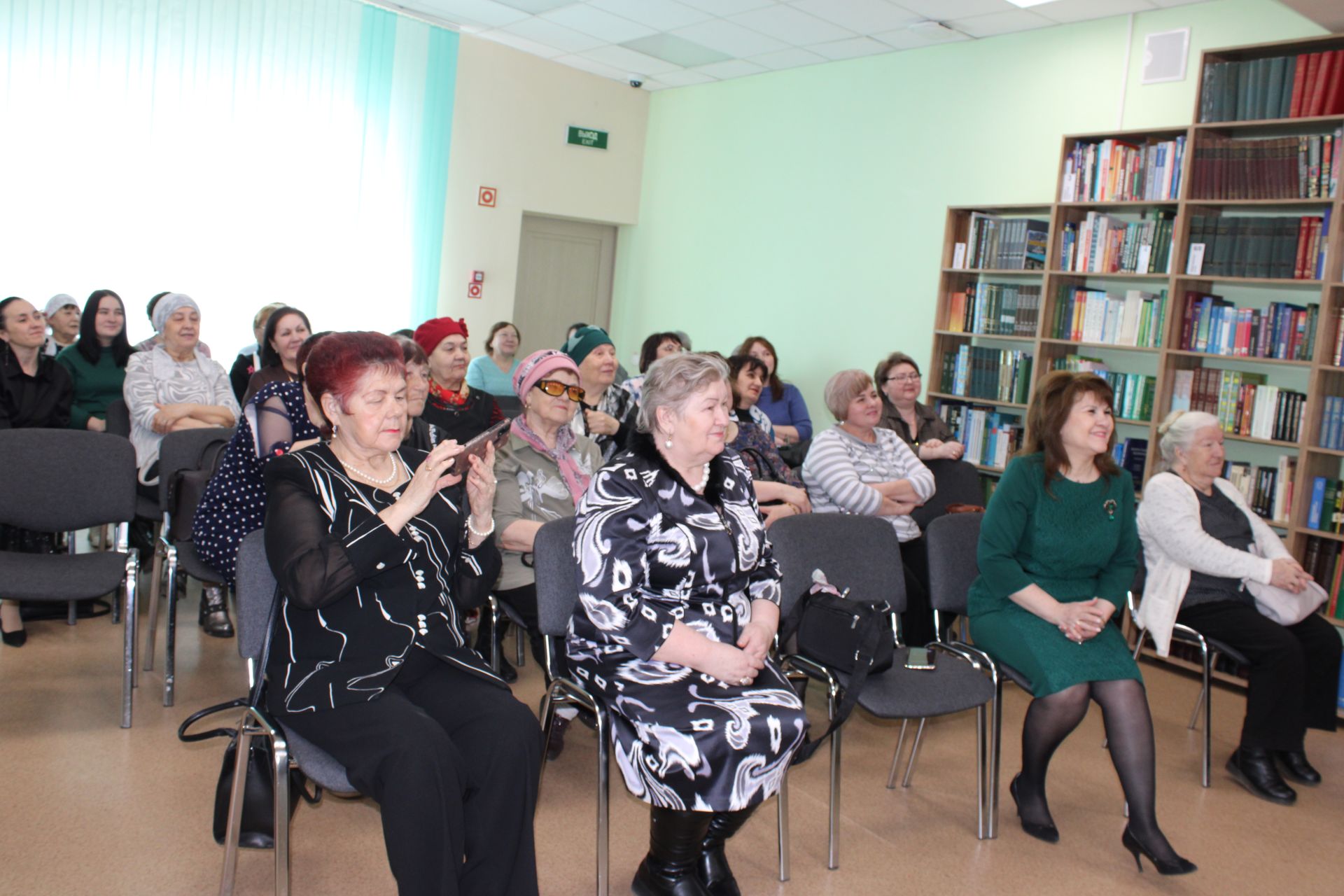 Зәй үзәк китапханәсендә шагыйрә, язучы Рәзинә Сәетгәрәева белән очрашу узды