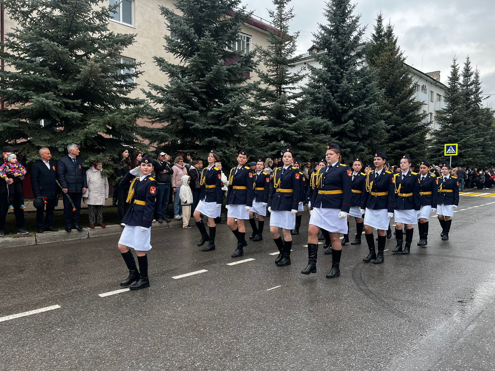 В Заинске празднование 80-летия Великой Победы началось с красочного парада