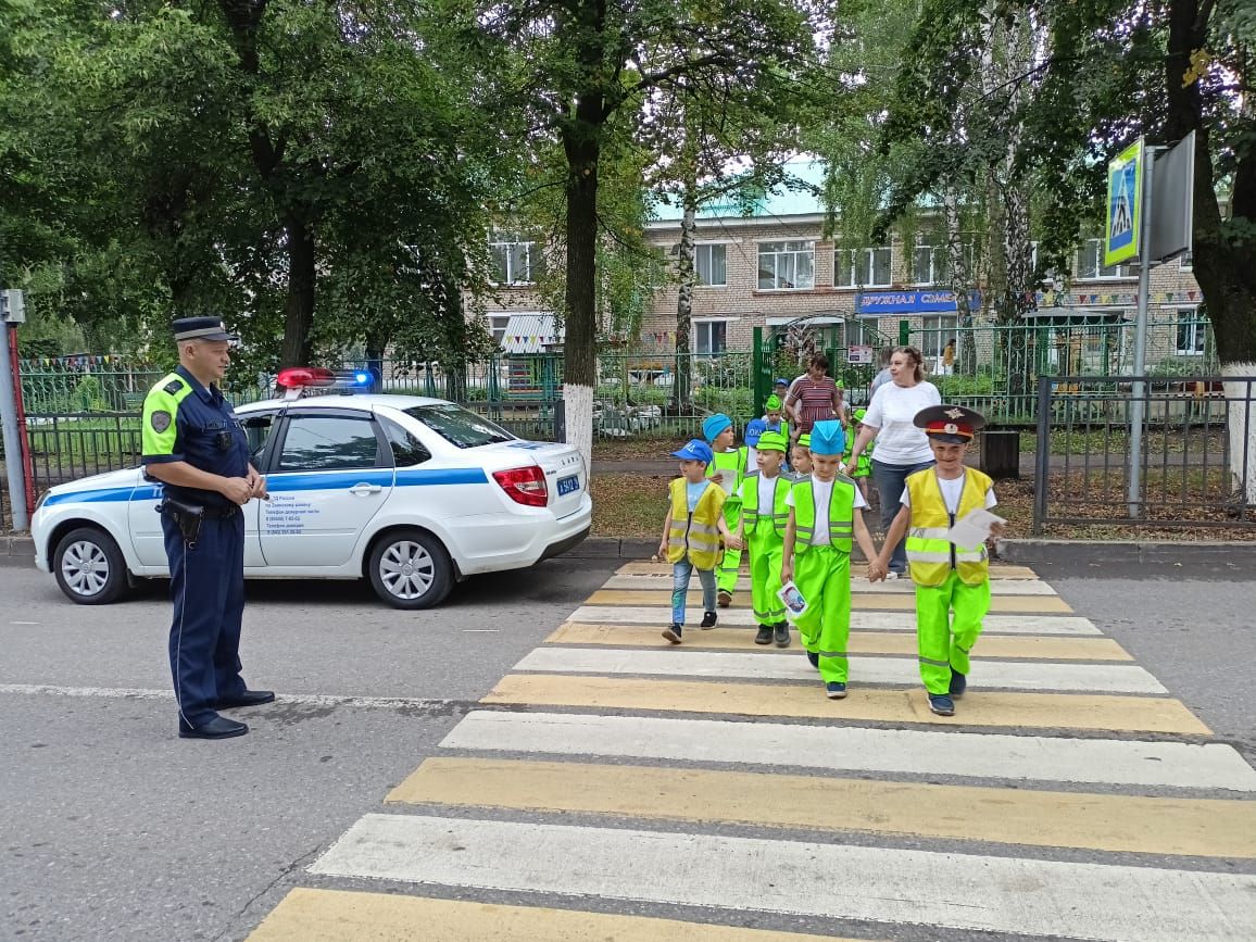 Совместное патрулирование в Заинске: дети и взрослые за безопасность на дорогах