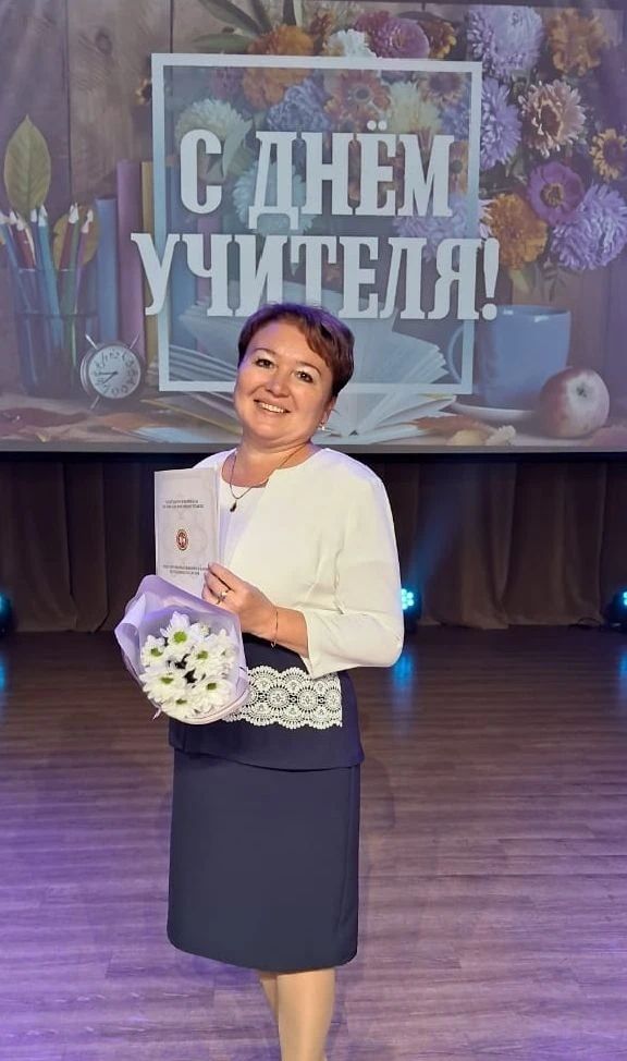 Педагог Нижнебишевской СОШ Гульнара Шигабутдинова 28 лет дарит тепло детям
