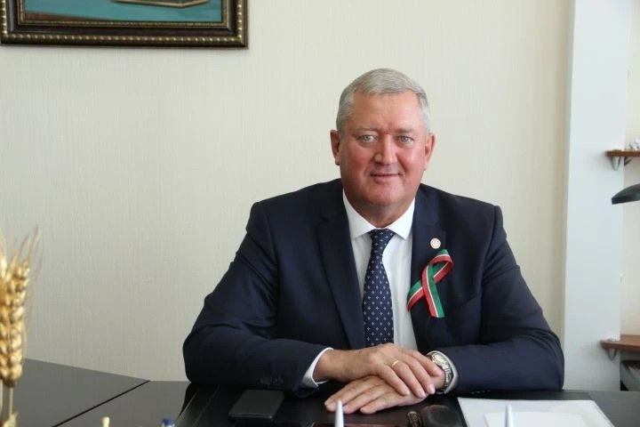 Разиф Каримов поздравил педагогов Заинского района с Днём учителя