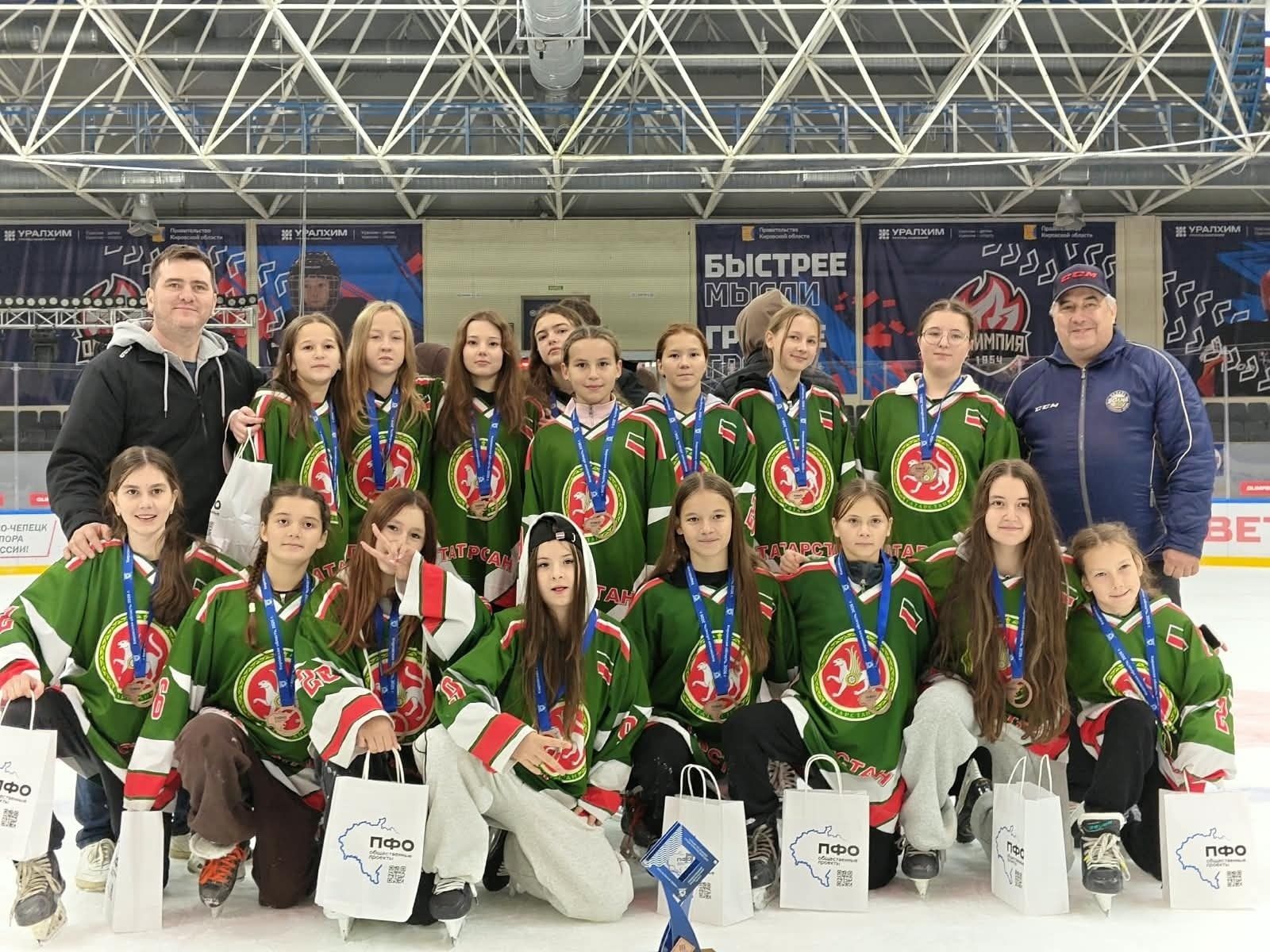 Зәйнең хоккейчы кызлары республика командасына бронза яулауда өлеш керттеләр