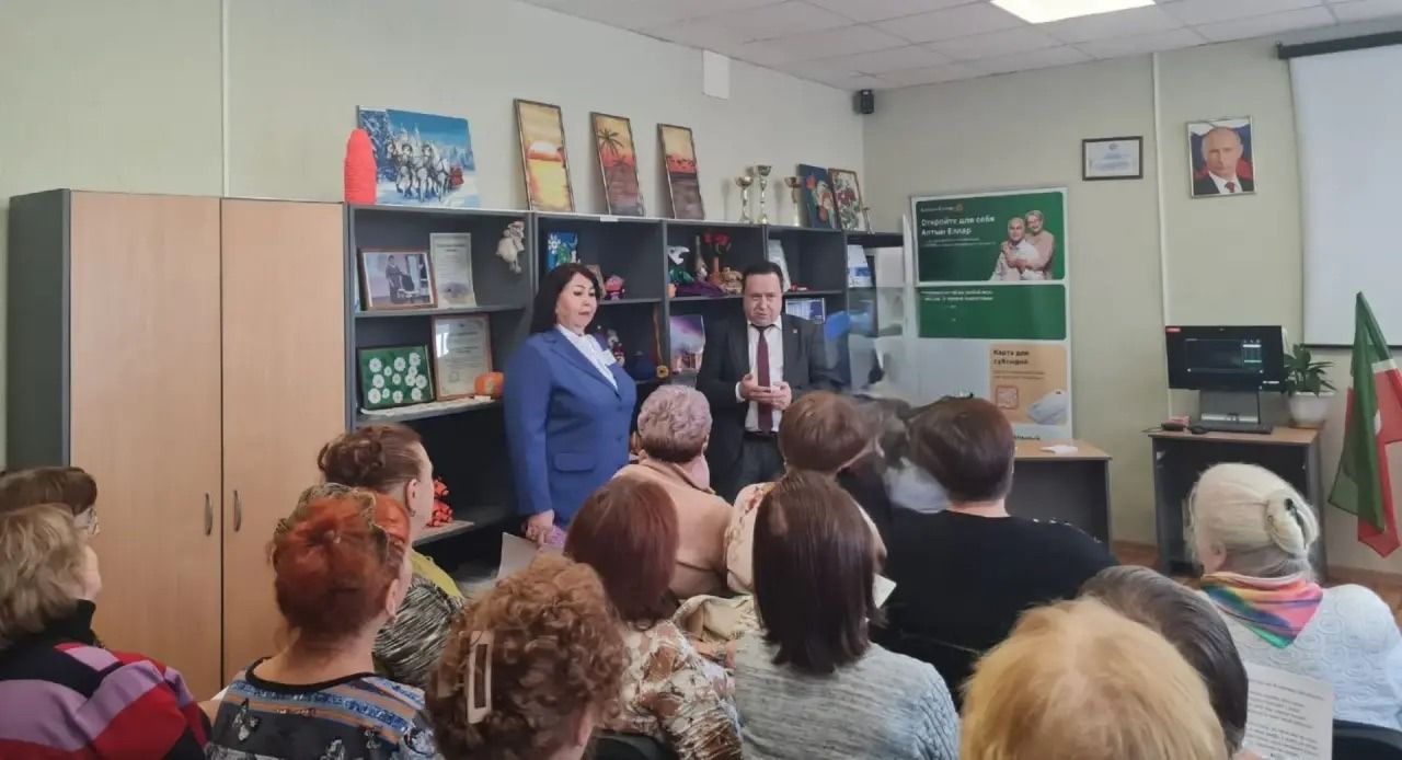 Эдуард Вафин Зәй районы клиентлар хезмәте эшчәнлеген югары бәяләде