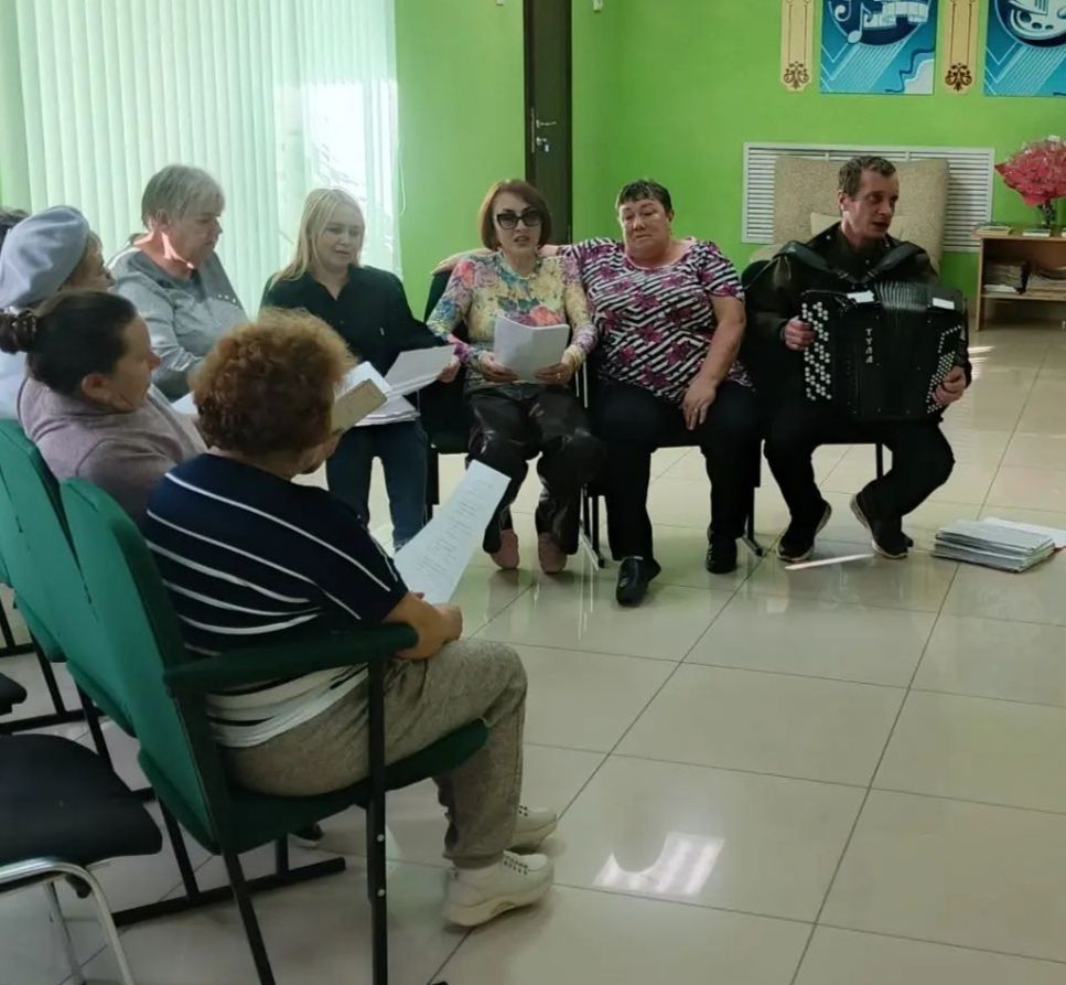 В ДК микрорайона Мирный провели вечер патриотической песни