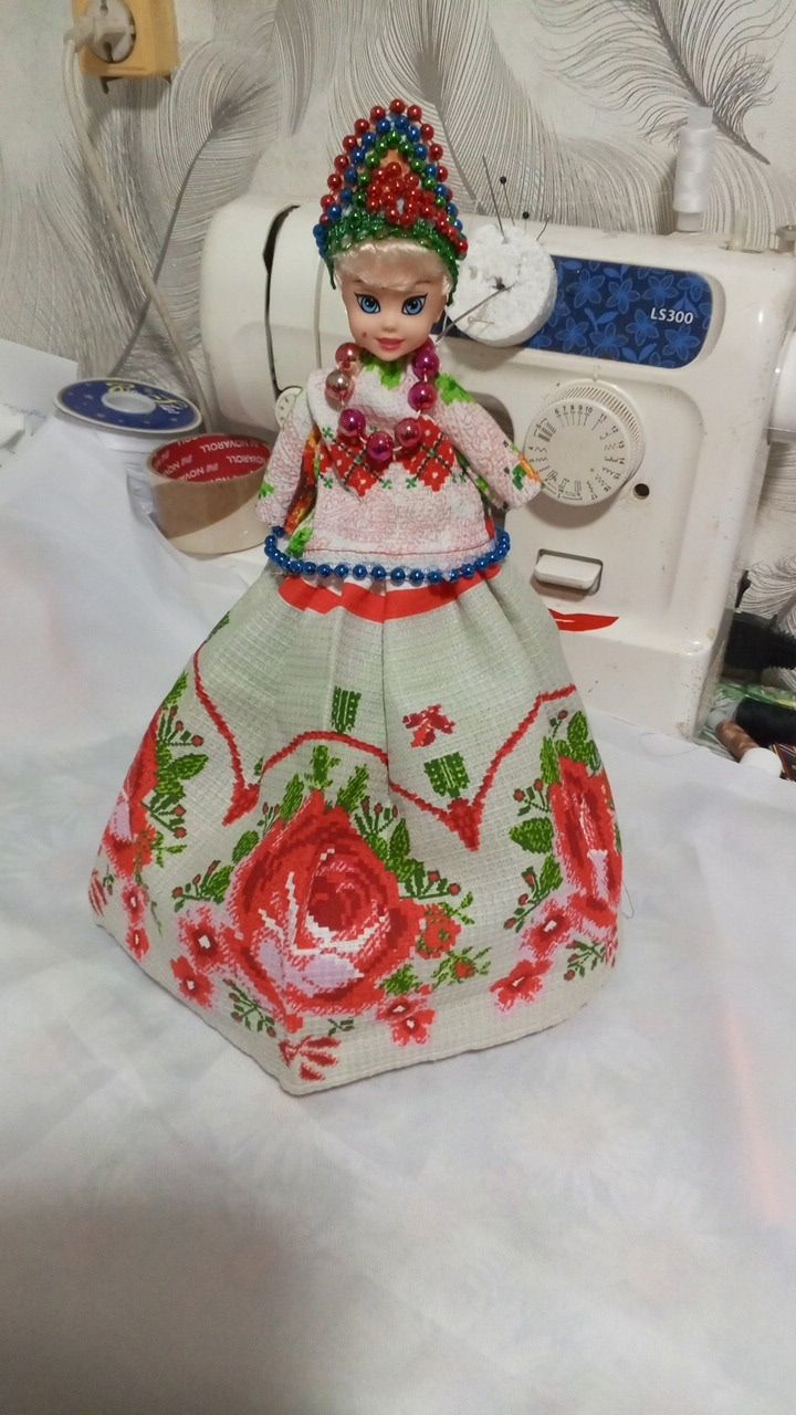 Югары Мәлемнән Разия Рамазанова ясаган курчакларда милли рух чагыла
