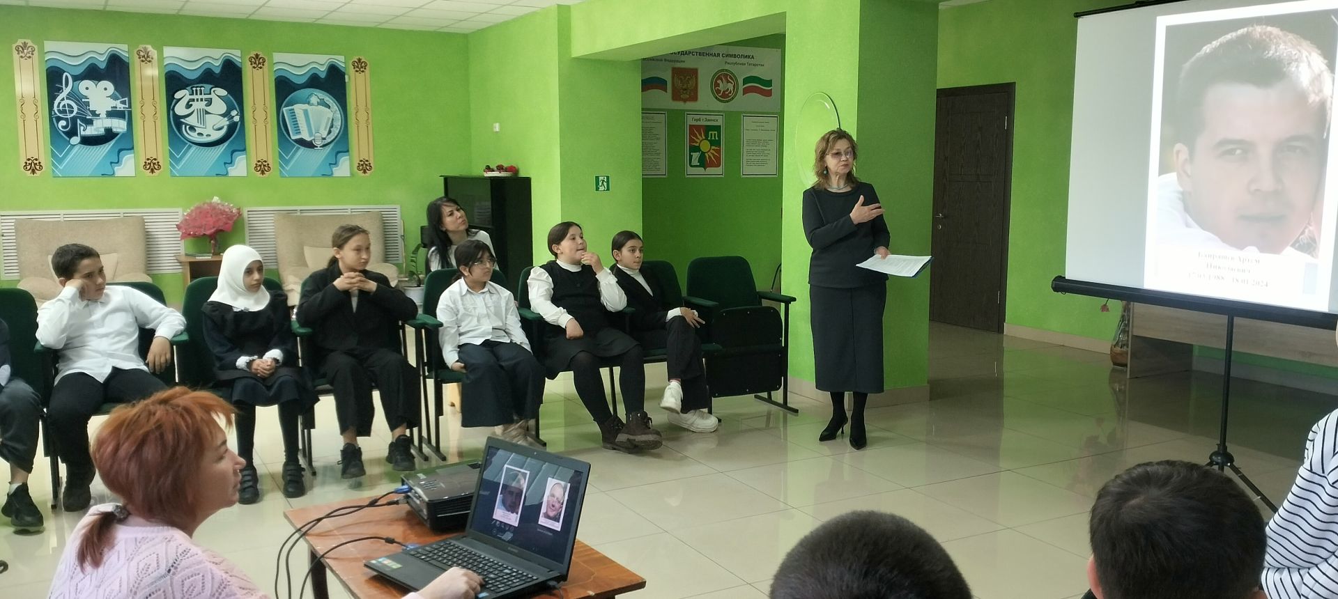 Урок мужества: школьникам рассказали о героях СВО и волонтерах