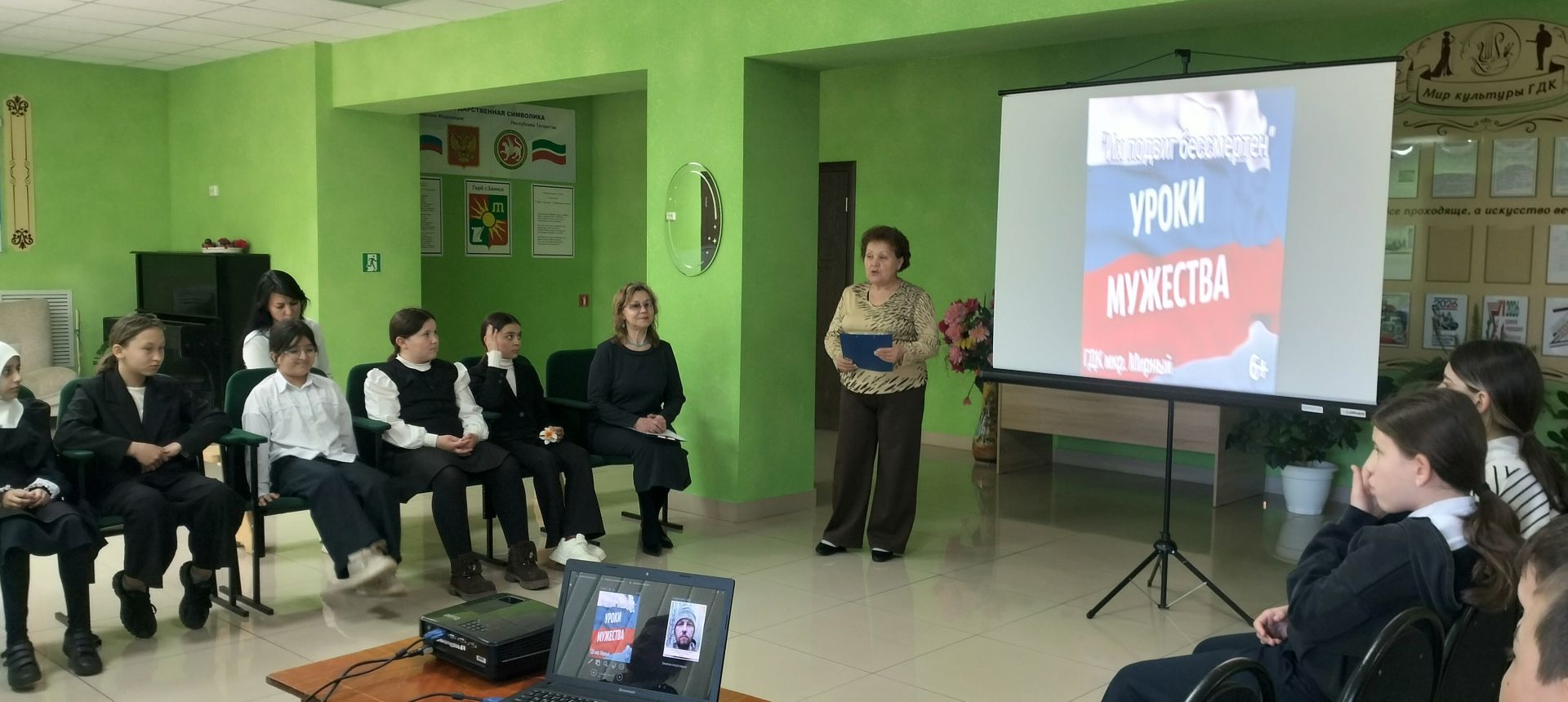 Урок мужества: школьникам рассказали о героях СВО и волонтерах