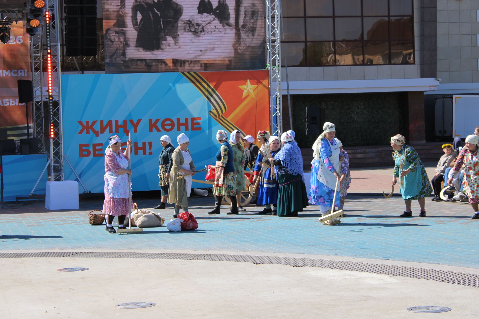 Празднование Дня победы: полный фоторепортаж