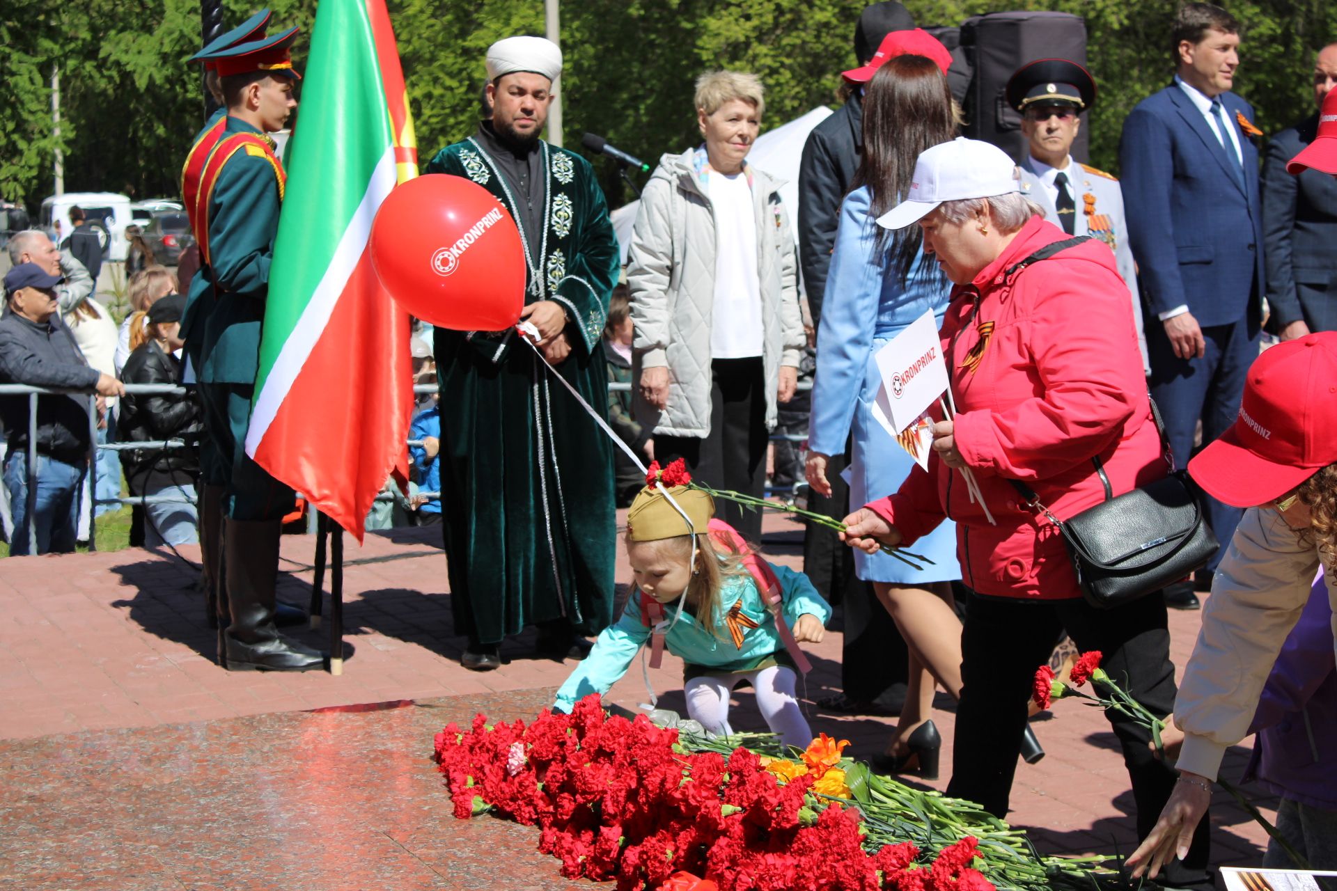 Празднование Дня победы: полный фоторепортаж