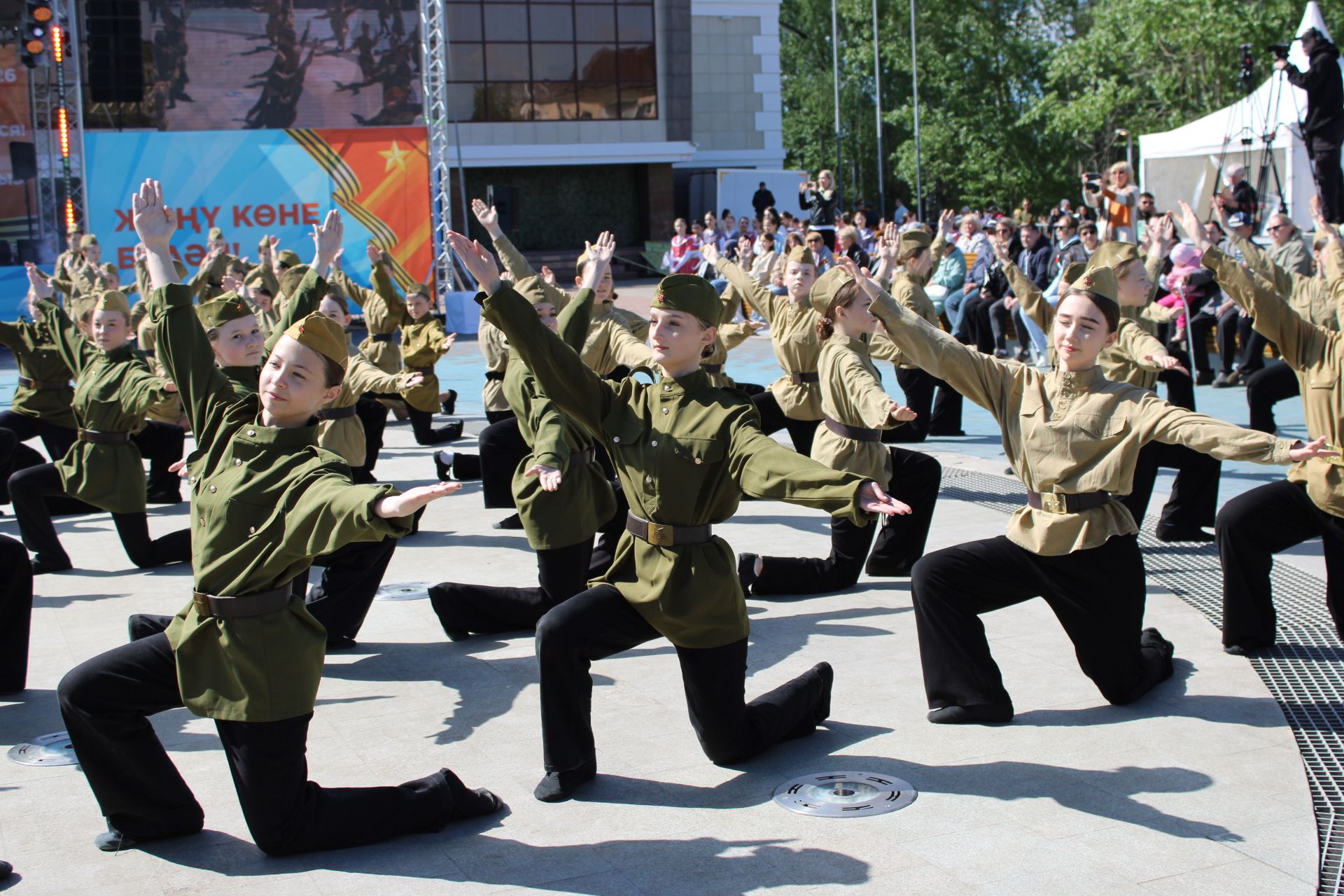 Празднование Дня победы: полный фоторепортаж