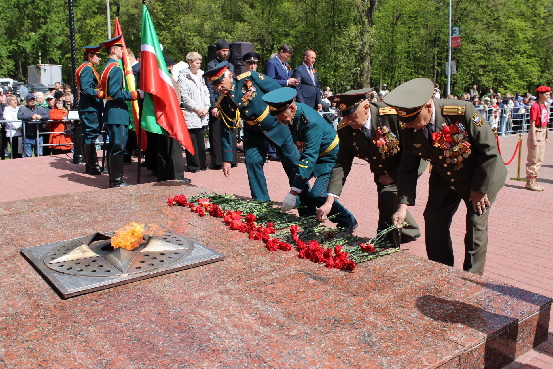 Празднование Дня победы: полный фоторепортаж