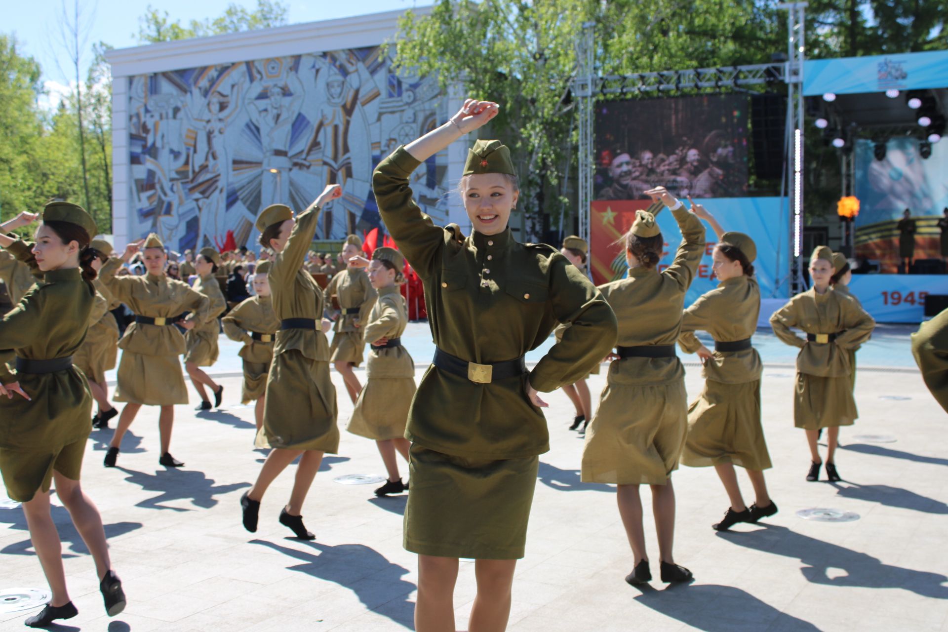 Празднование Дня победы: полный фоторепортаж