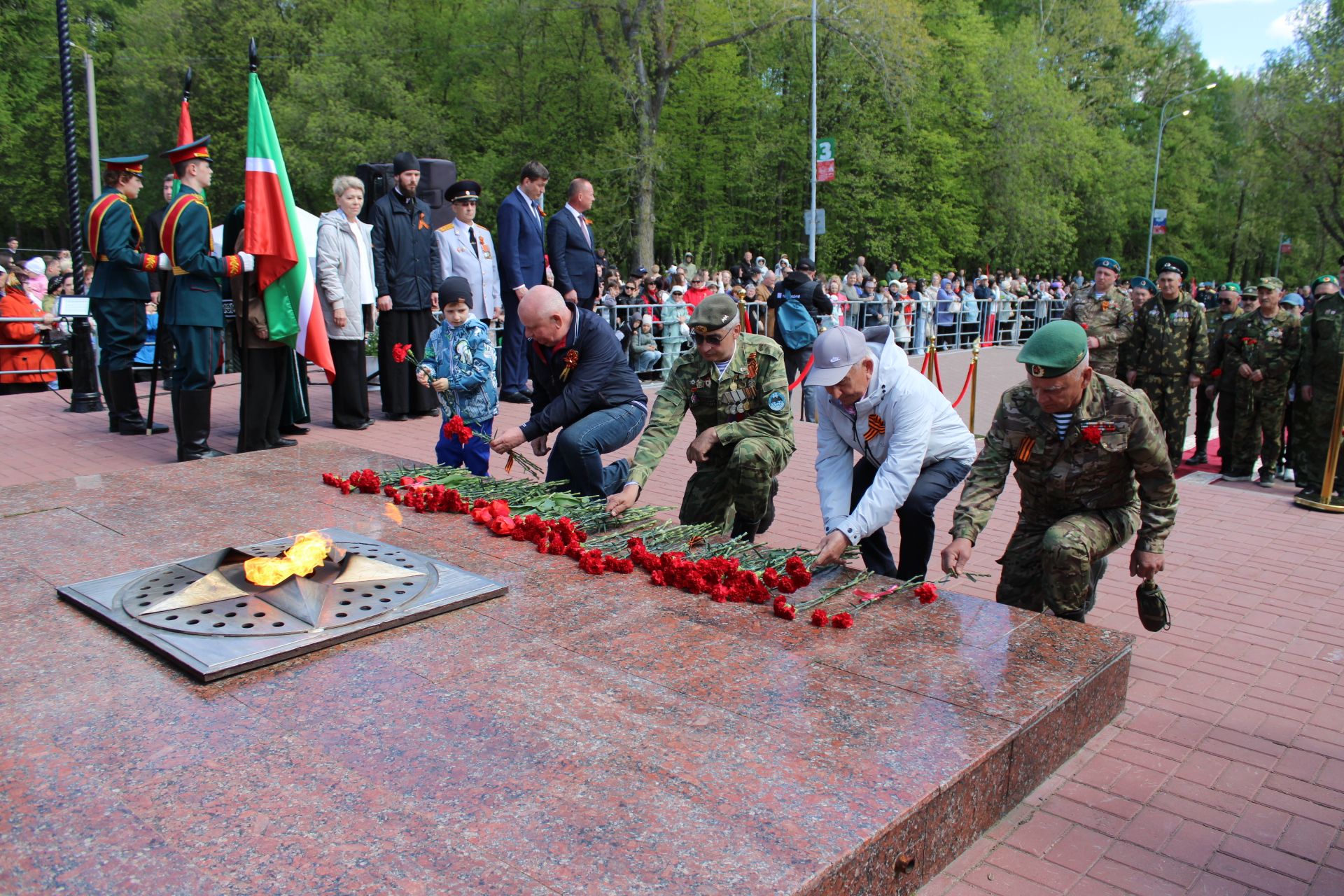 Празднование Дня победы: полный фоторепортаж