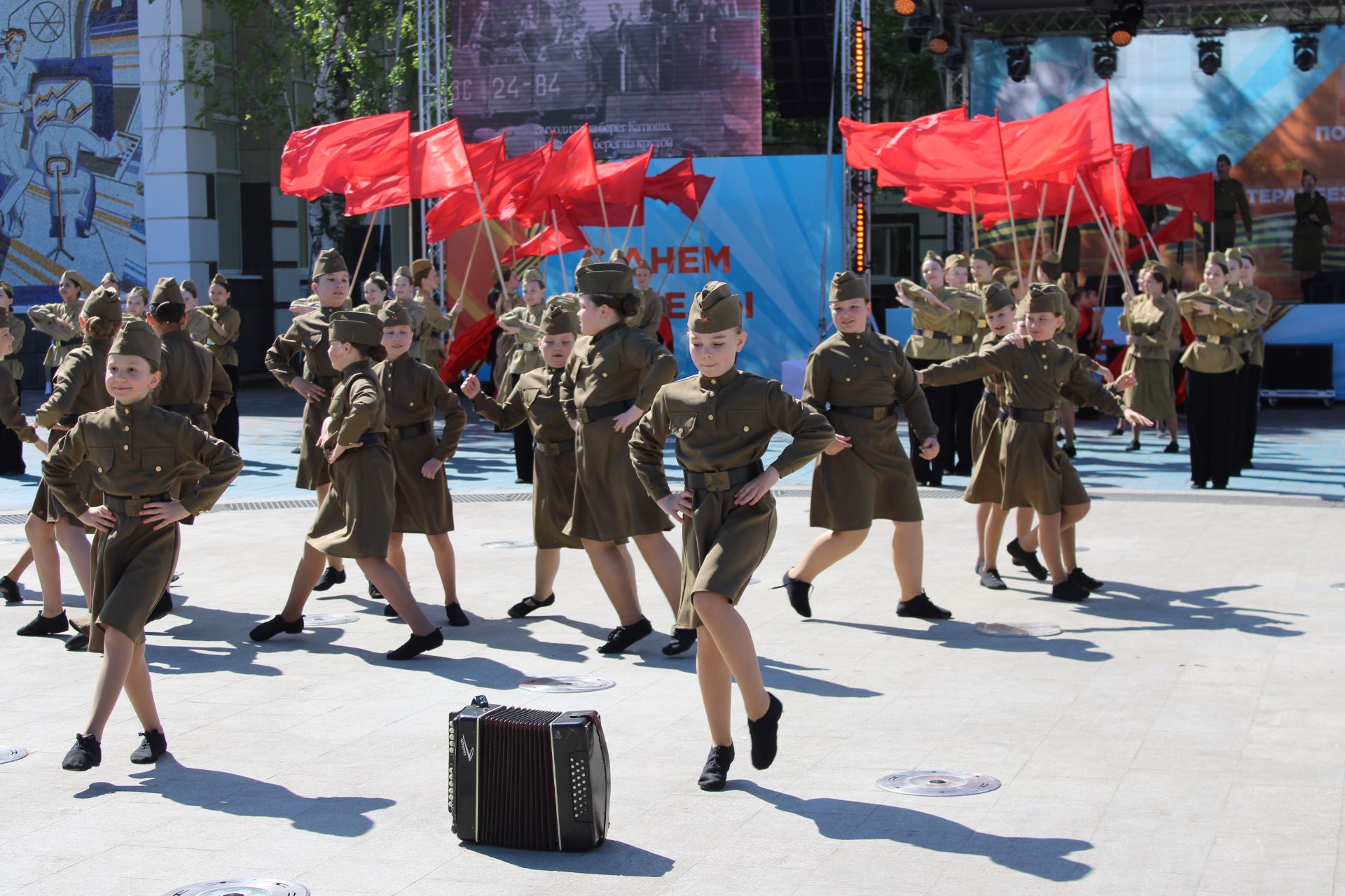 Празднование Дня победы: полный фоторепортаж