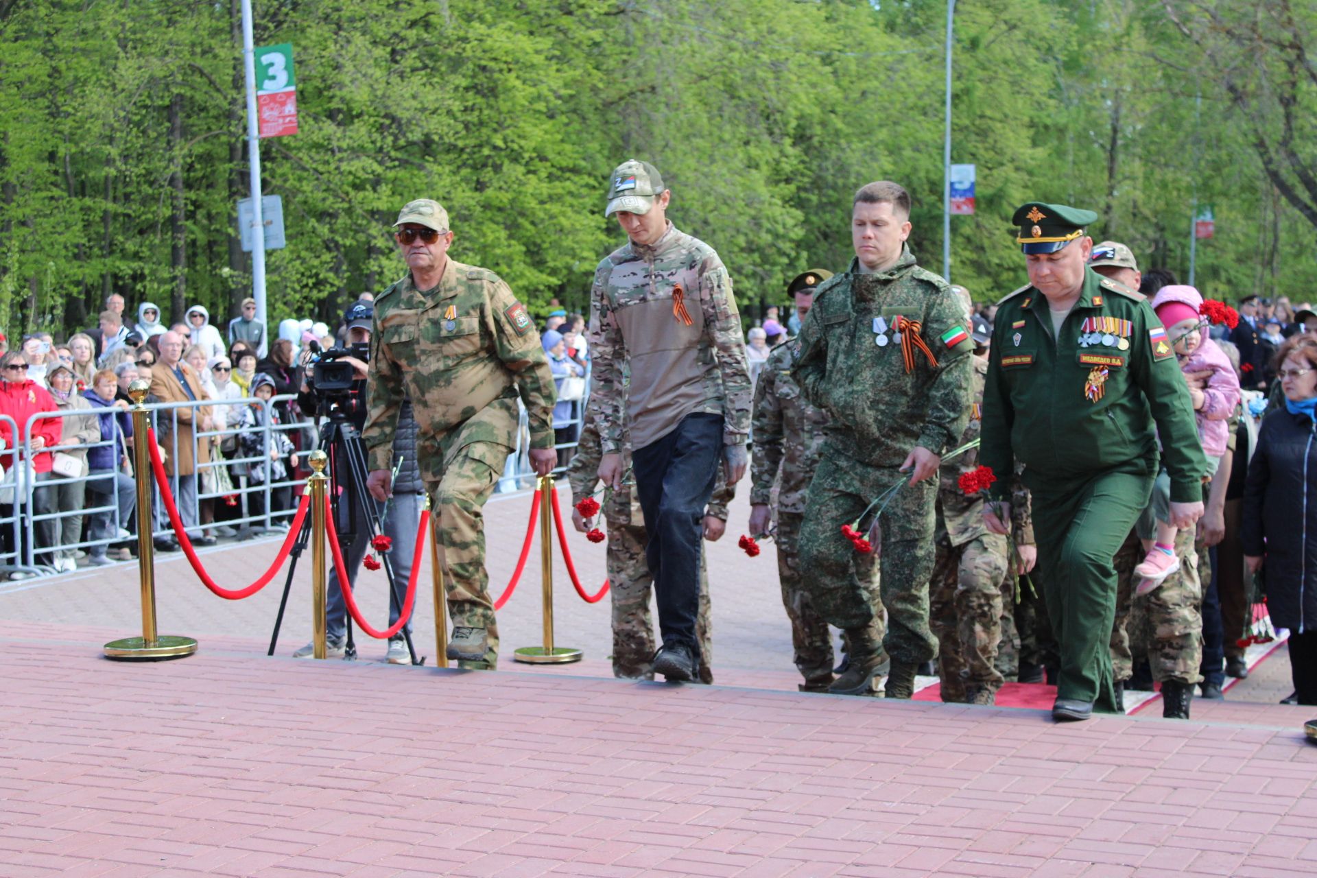 Празднование Дня победы: полный фоторепортаж