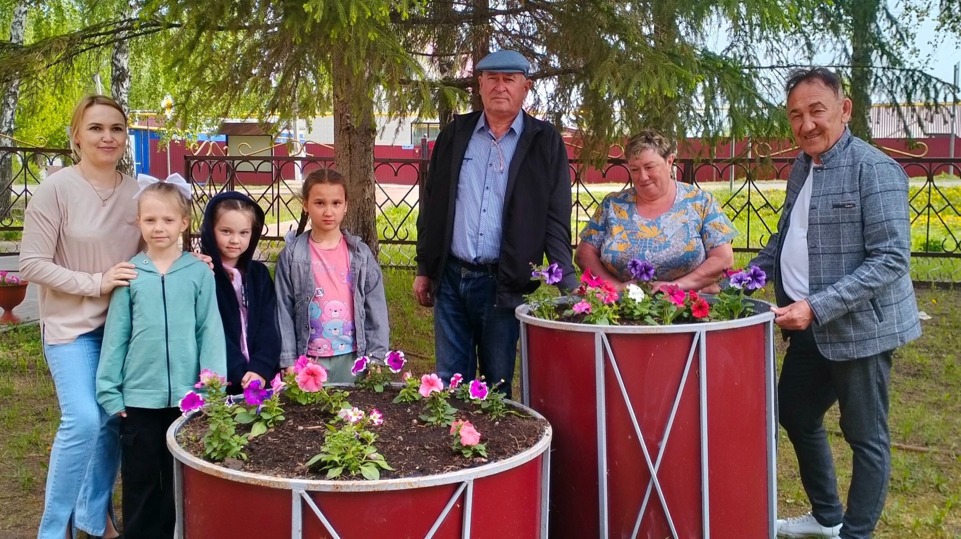 Экоакция «Подари земле цветок» прошла в ГДК Мирный ко Дню Победы