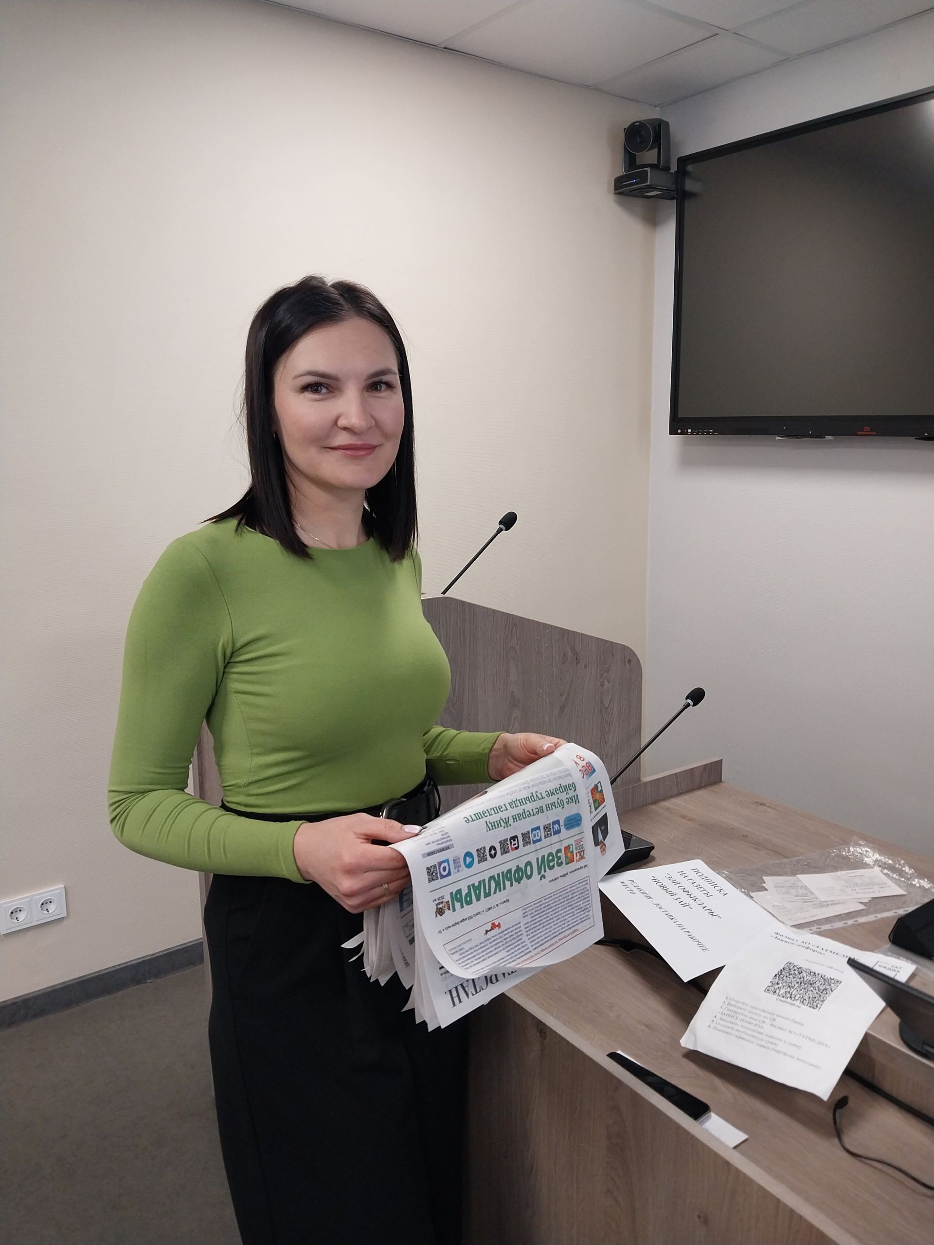 «Сами читаем и вам советуем!»: в заинской администрации прошла коллективная подписка на районные газеты