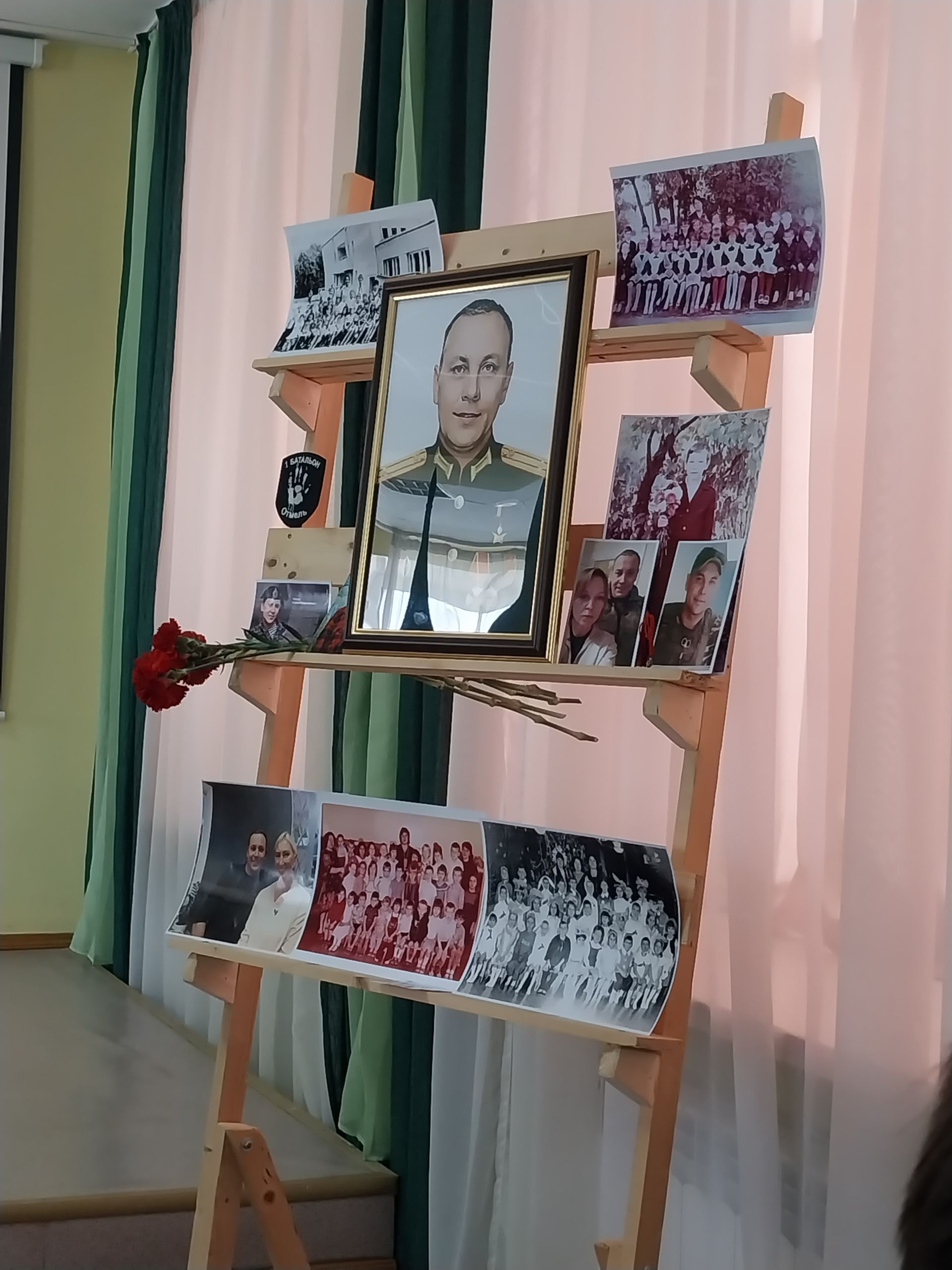 В Заинске открыли Парту Героя России Сергея Чебнева и присвоили 1 «А» классу имя подполковника
