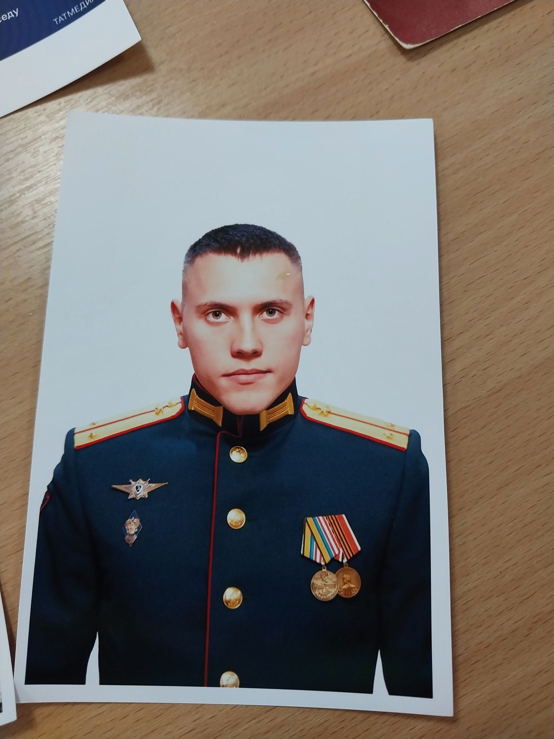 В Заинске открыли Парту Героя России Сергея Чебнева и присвоили 1 «А» классу имя подполковника