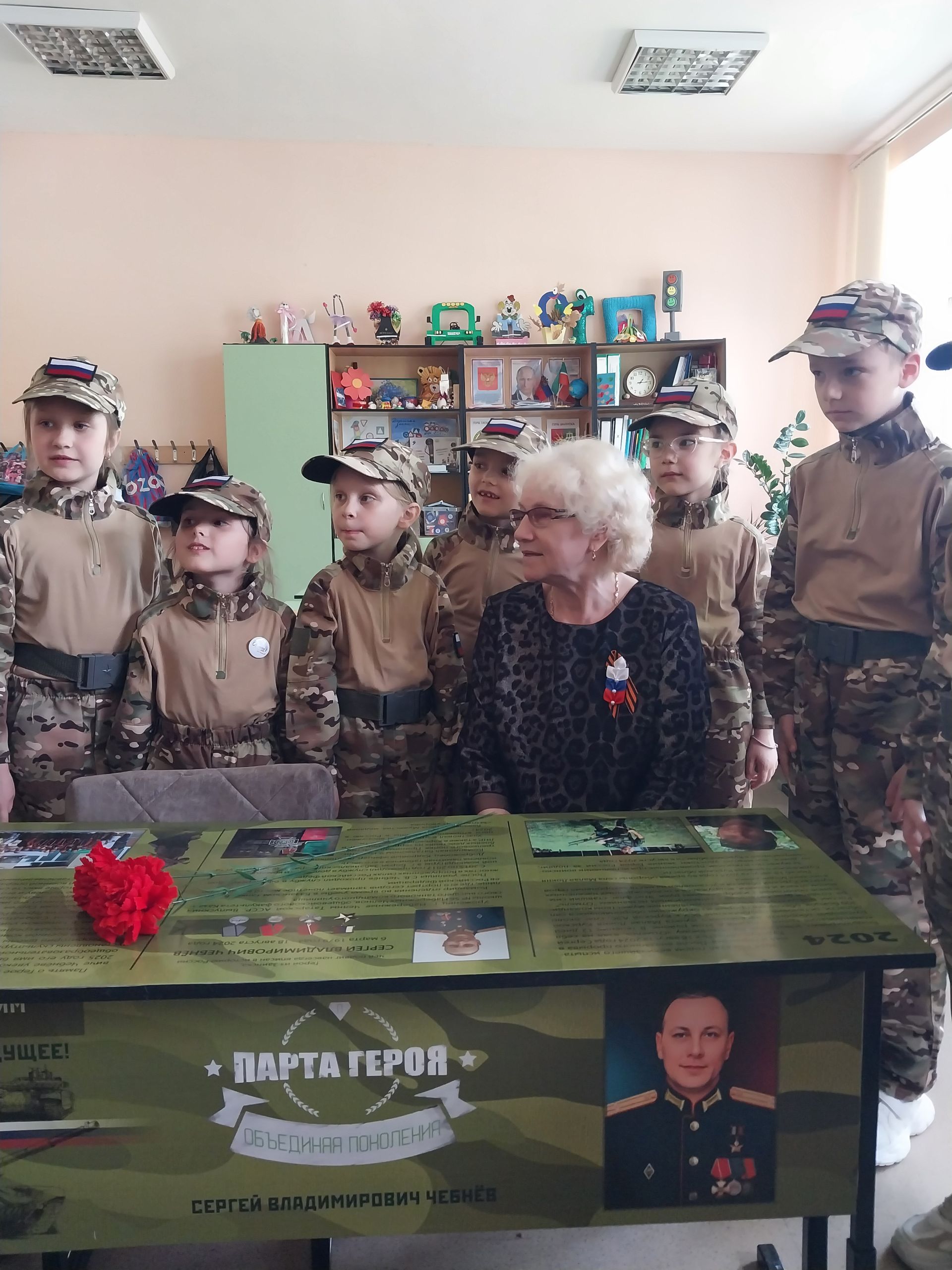 В Заинске открыли Парту Героя России Сергея Чебнева и присвоили 1 «А» классу имя подполковника