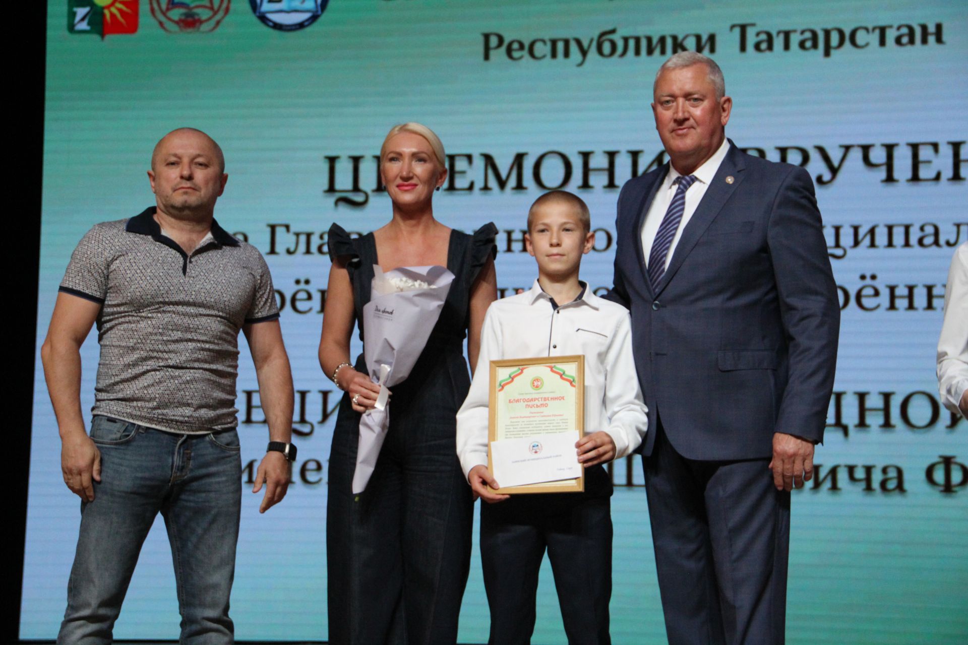 Сразу две школьницы стали лучшими ученицами Заинского района в этом учебном году