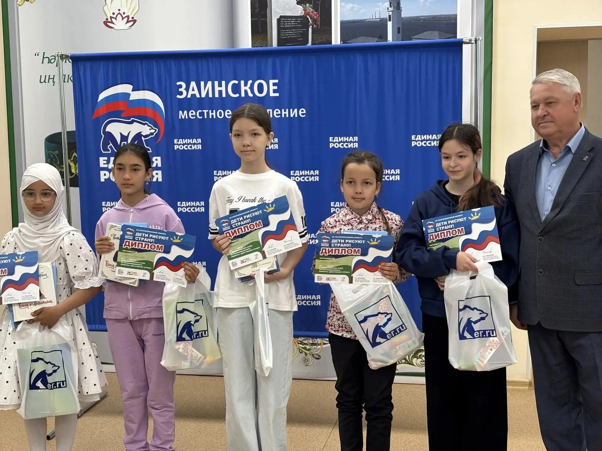 Юные заинцы стали победителями конкурса «Дети рисуют страну»