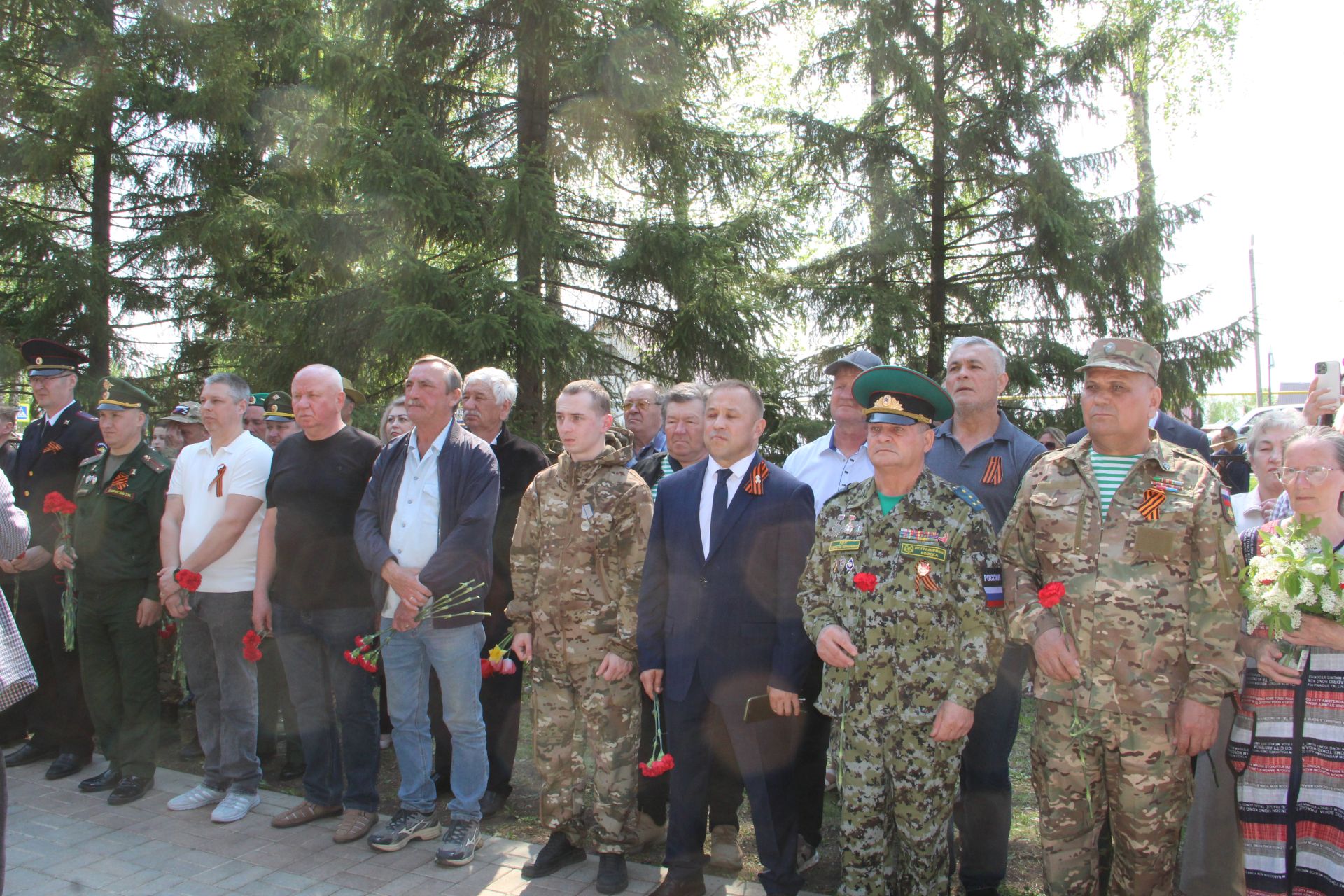 В микрорайоне Мирный Заинска открылся памятник Защитникам Отечества
