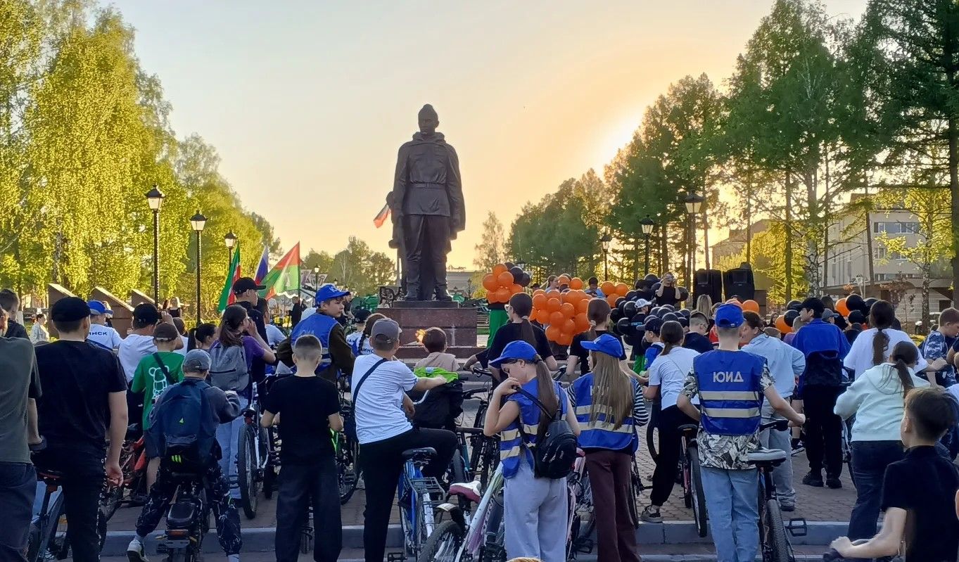 Сотни заинцев проехали на велосипедах по городу в честь 81-й годовщины Победы