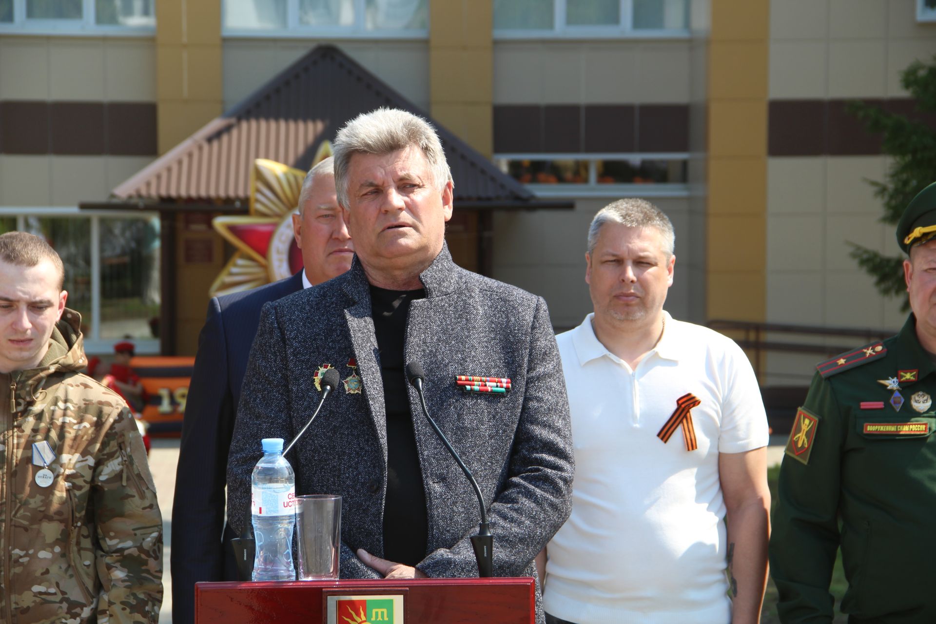 В микрорайоне Мирный Заинска открылся памятник Защитникам Отечества