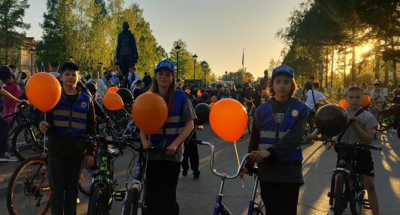 Сотни заинцев проехали на велосипедах по городу в честь 81-й годовщины Победы