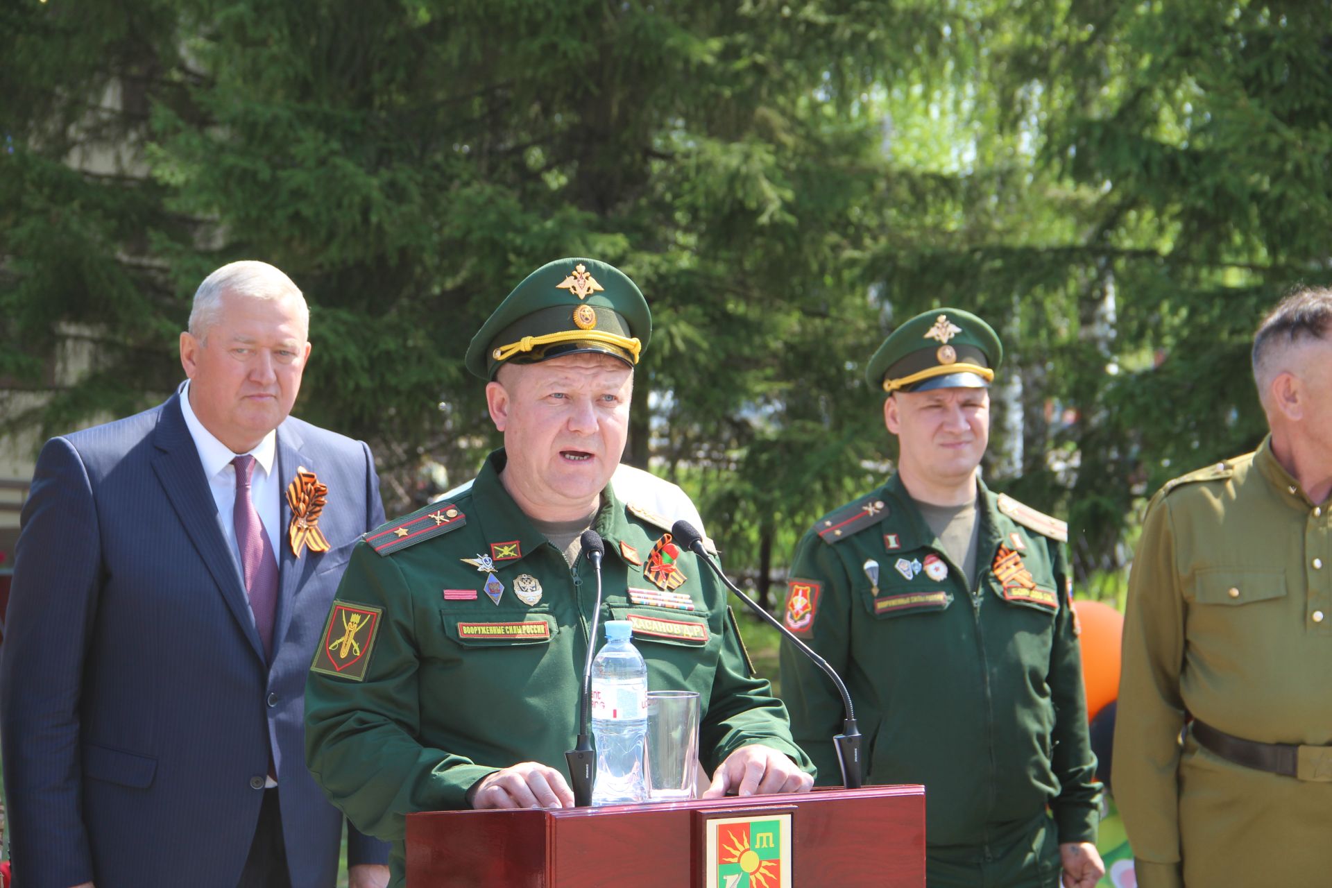 В микрорайоне Мирный Заинска открылся памятник Защитникам Отечества