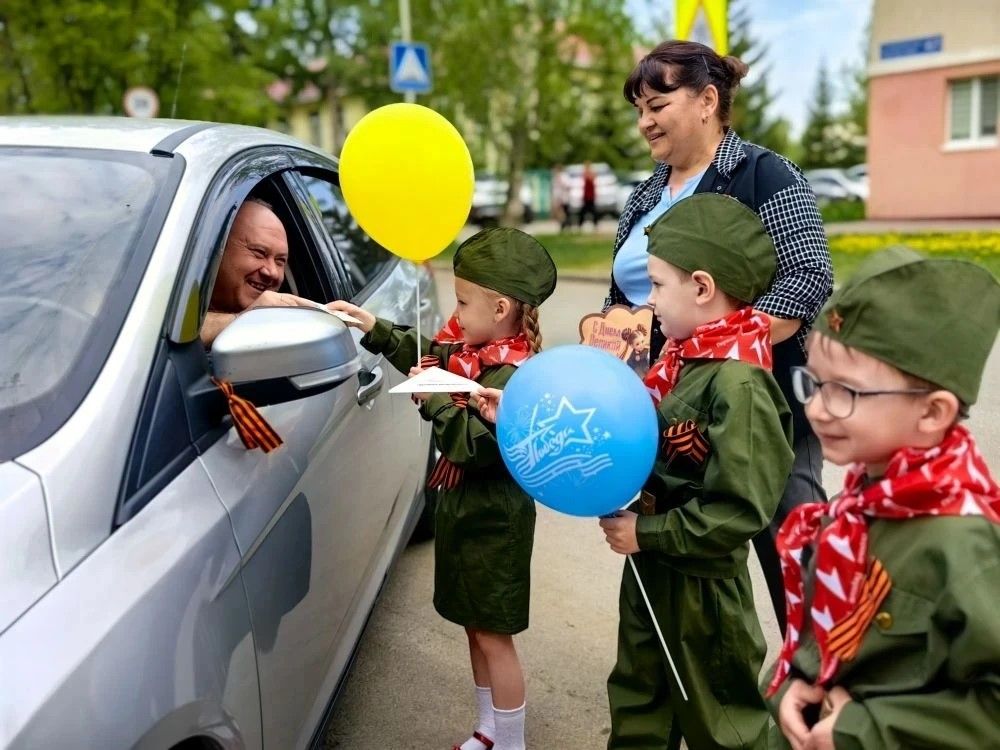 В Заинске дошкольники провели патриотическую акцию «Фронтовое письмо водителю»