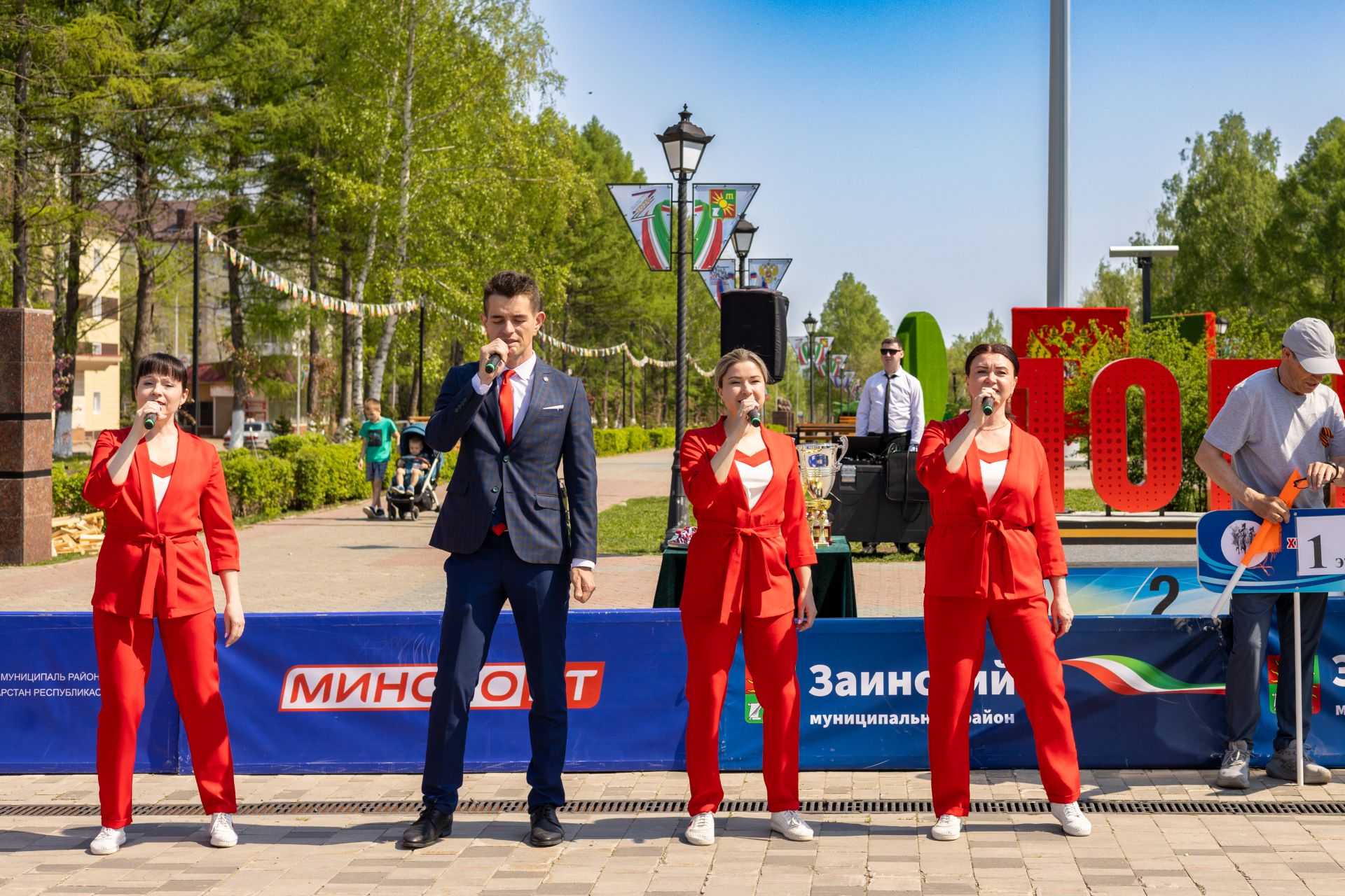 В Заинске легкоатлетической эстафетой почтили память героев Великой Отечественной войны