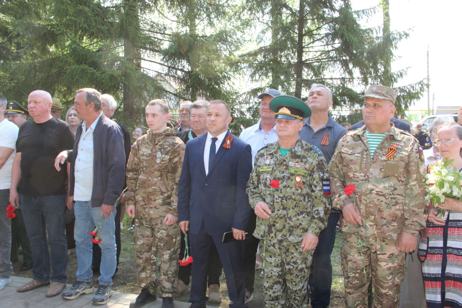 В микрорайоне Мирный Заинска открылся памятник Защитникам Отечества