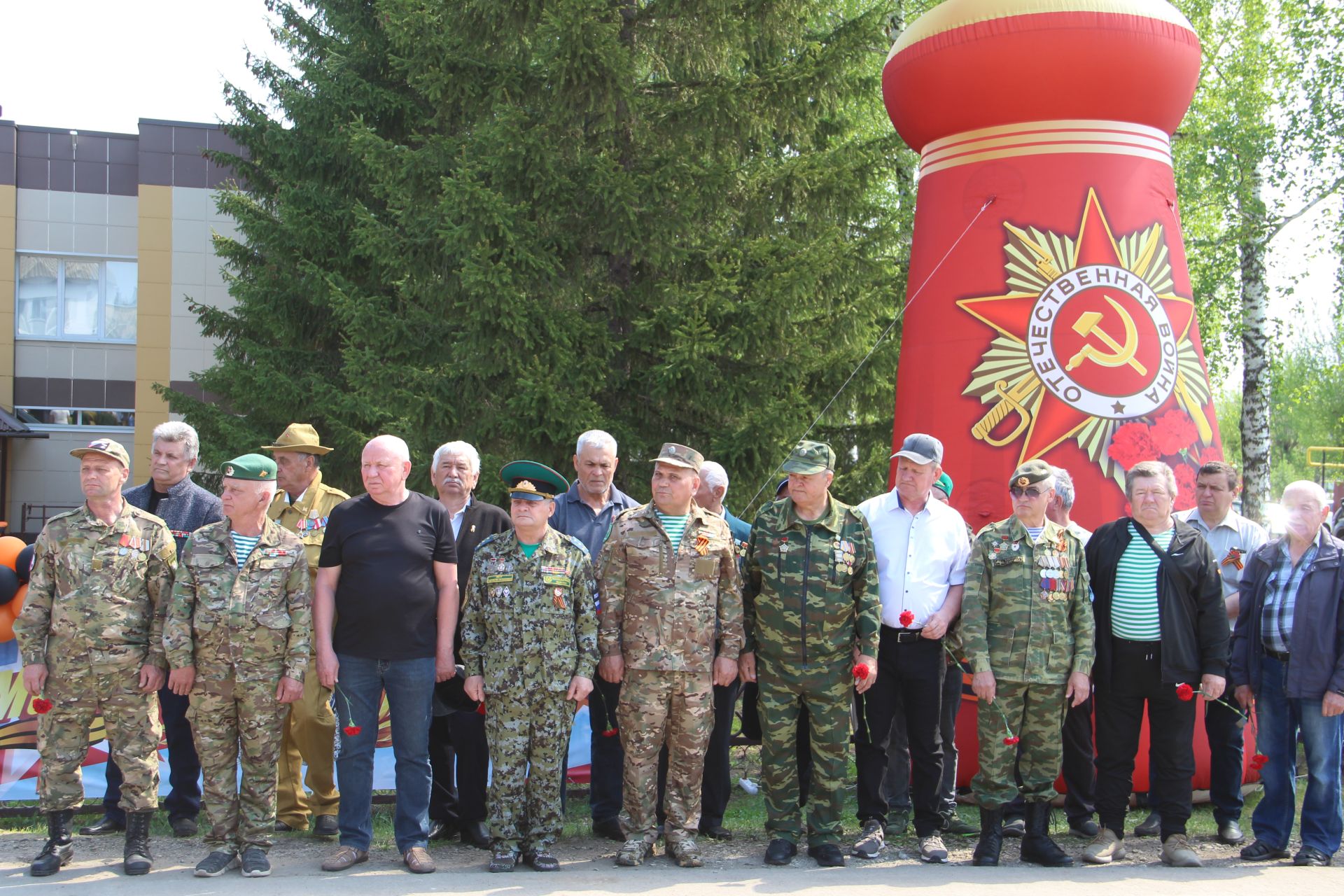 В микрорайоне Мирный Заинска открылся памятник Защитникам Отечества