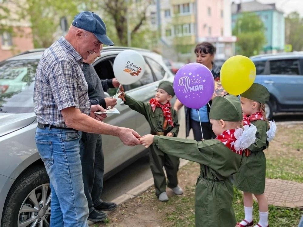 В Заинске дошкольники провели патриотическую акцию «Фронтовое письмо водителю»