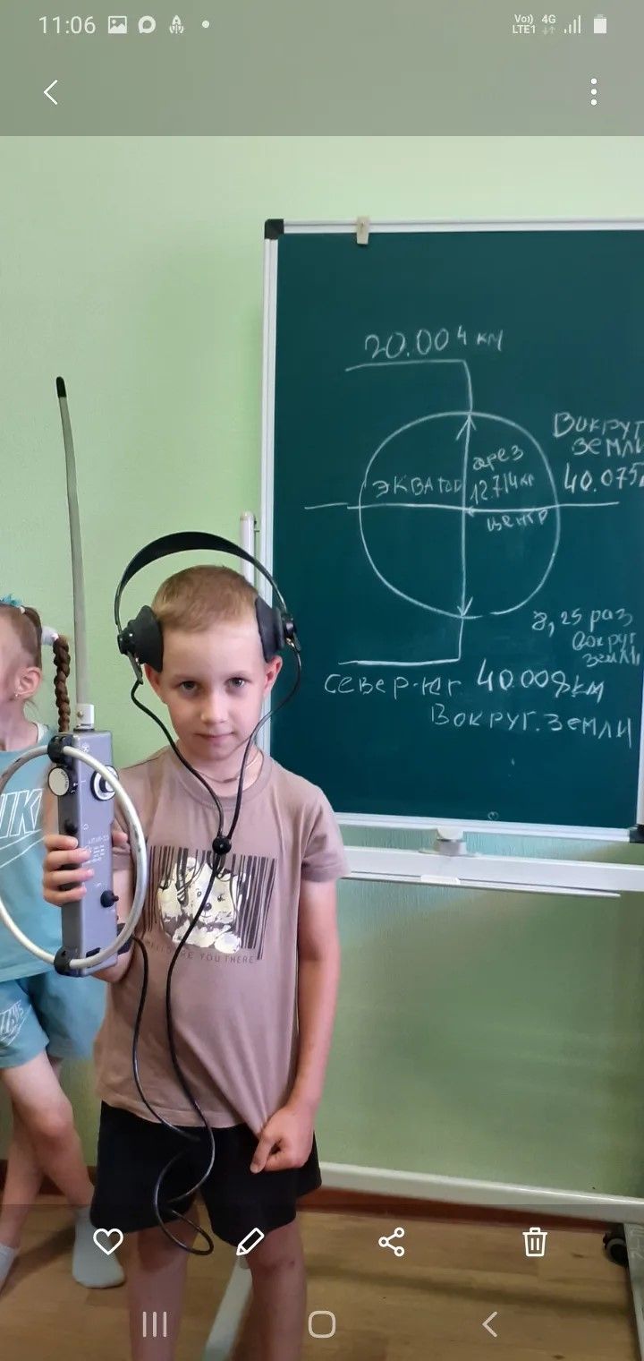 «Полет» на каникулах: как юные заинцы учились ловить радиоволны и искать маячки с закрытыми глазами
