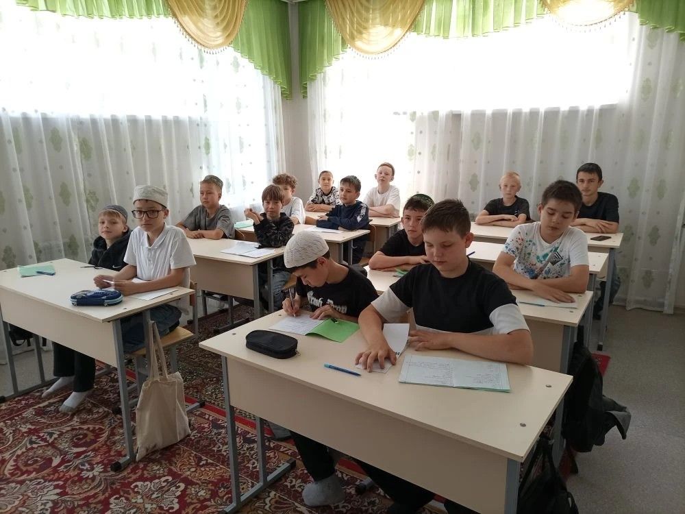 Учеба и спорт вместе: в заинской мечети имени Т. Ялчыгола открылись летние курсы для мальчиков