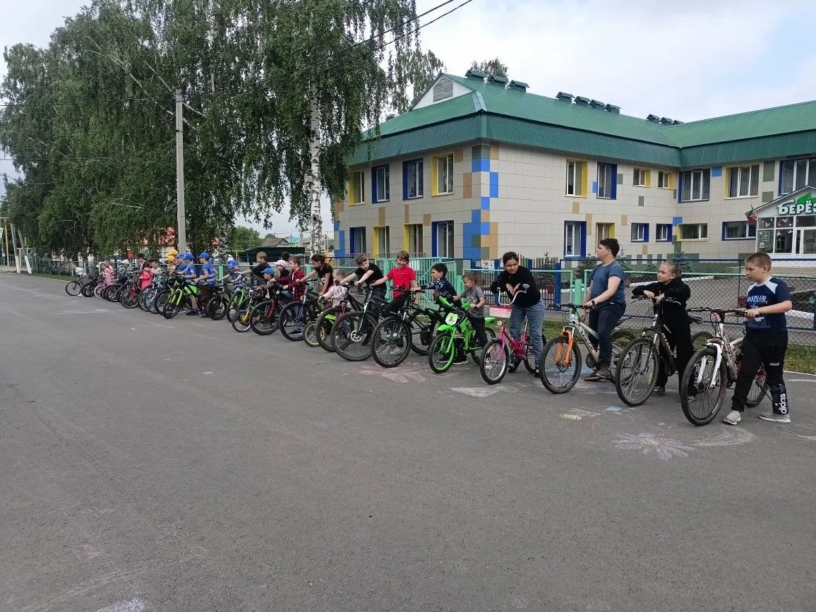 В Заинской школе №1 прошёл «Весёлый техосмотр» в День велосипеда
